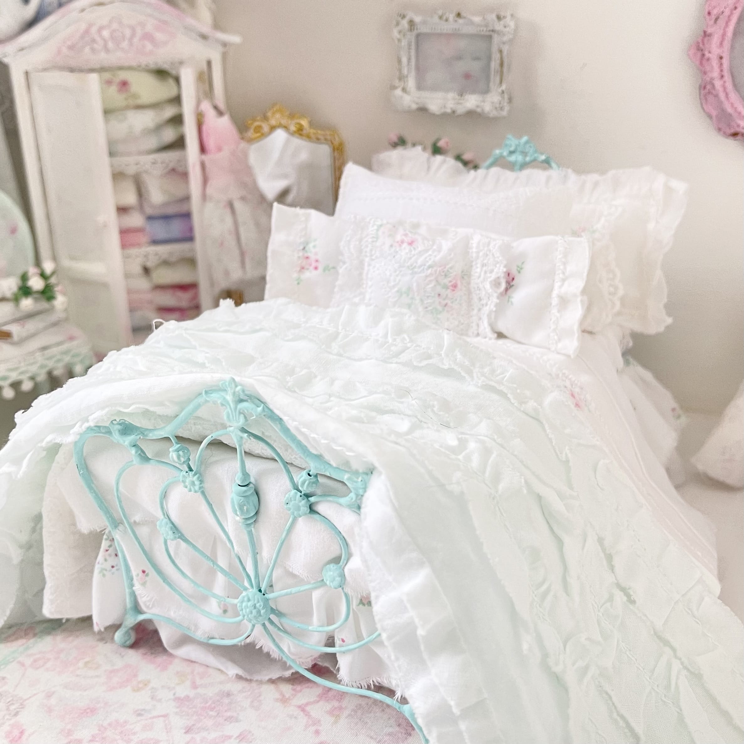 Chantallena Doll House Six whispering petals bed 1:12 Scale Dressed Dollhouse Wrought Iron Bed - Lace Sonnet| Chantallena