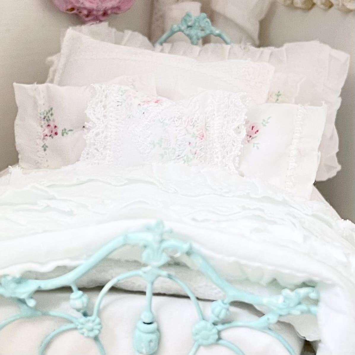 Chantallena Doll House Six whispering petals bed 1:12 Scale Dressed Dollhouse Wrought Iron Bed - Lace Sonnet| Chantallena