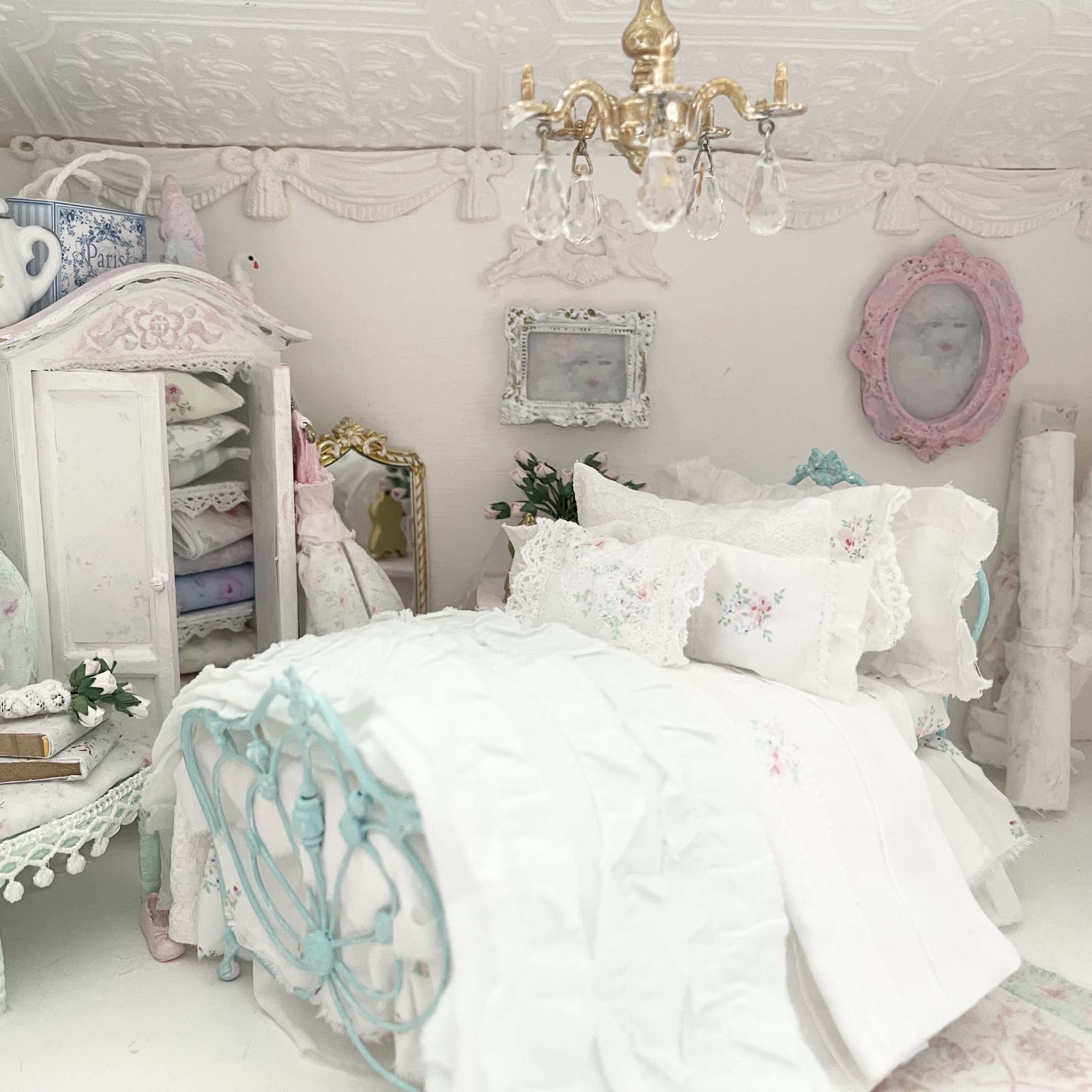 Chantallena Doll House Six whispering petals bed 1:12 Scale Dressed Dollhouse Wrought Iron Bed - Lace Sonnet| Chantallena