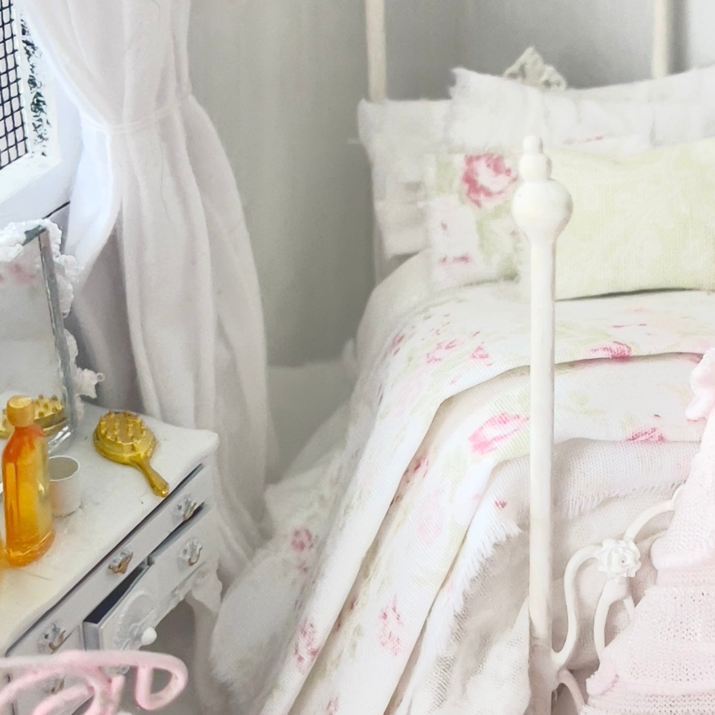 Chantallena Doll House Six whispering petals bed 1:24 Scale Dressed Dollhouse Bed - Petite Rosettes Rose Floral| Chantallena