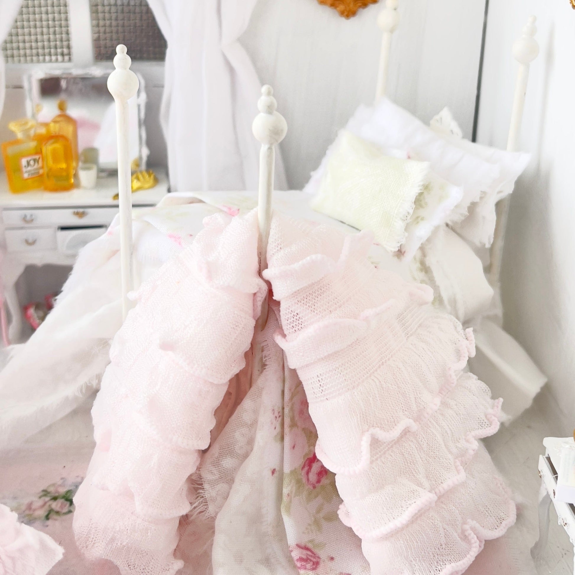 Chantallena Doll House Six whispering petals bed 1:24 Scale Dressed Dollhouse Bed - Petite Rosettes Rose Floral| Chantallena