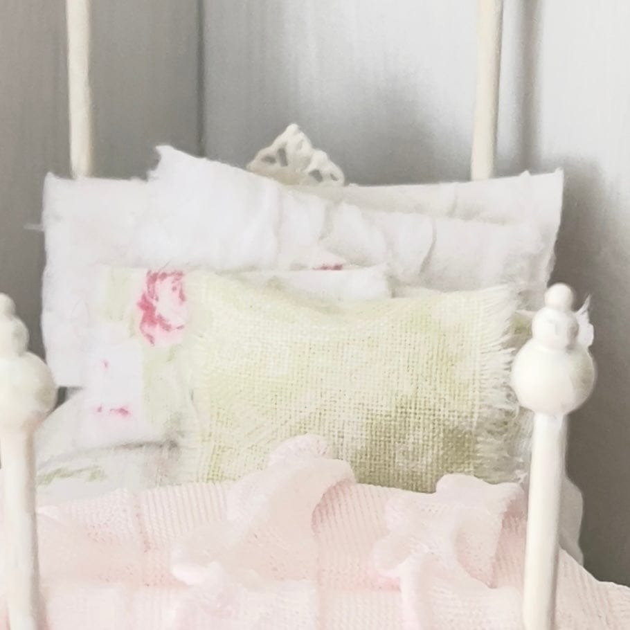 Chantallena Doll House Six whispering petals bed 1:24 Scale Dressed Dollhouse Bed - Petite Rosettes Rose Floral| Chantallena
