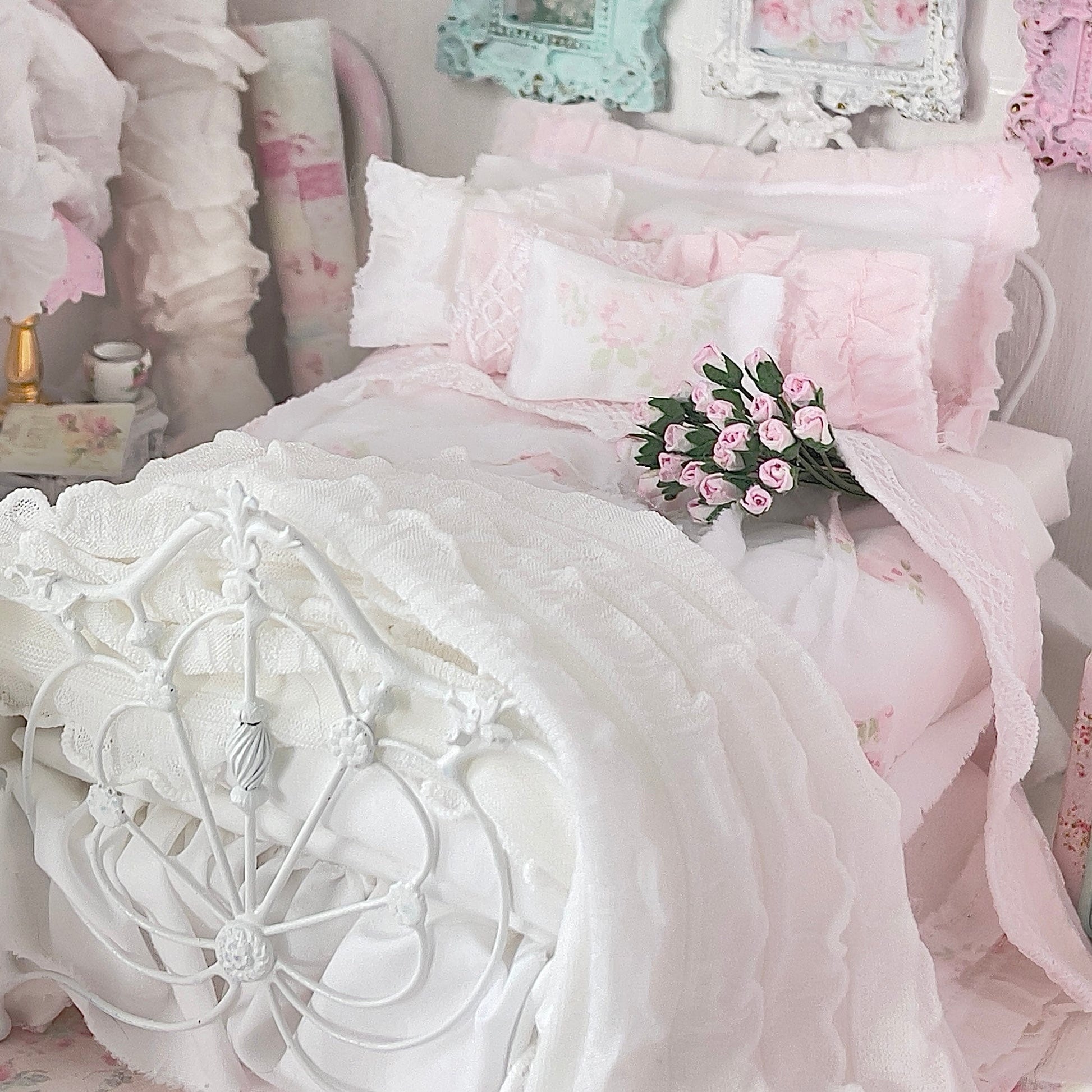 Chantallena Doll House Six whispering petals bed Faded 1:12 Scale Dressed Dollhouse Bed - The Faded Rose| Chantallena