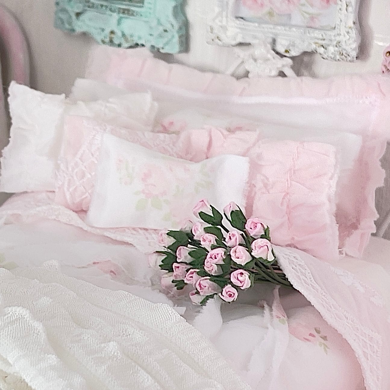 Chantallena Doll House Six whispering petals bed Faded 1:12 Scale Dressed Dollhouse Bed - The Faded Rose| Chantallena