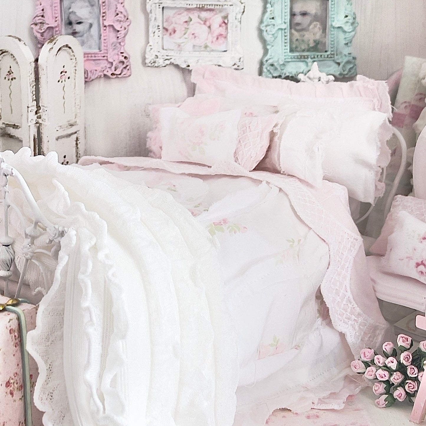 Chantallena Doll House Six whispering petals bed Faded 1:12 Scale Dressed Dollhouse Bed - The Faded Rose| Chantallena