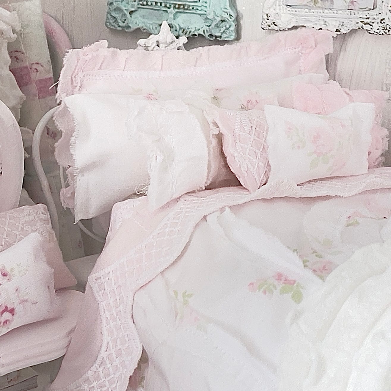 Chantallena Doll House Six whispering petals bed Faded 1:12 Scale Dressed Dollhouse Bed - The Faded Rose| Chantallena