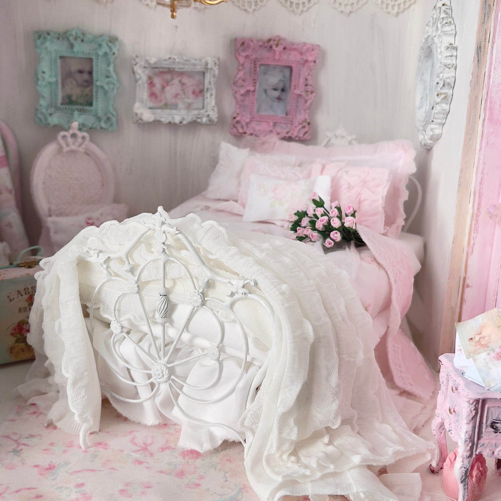 Chantallena Doll House Six whispering petals bed Faded 1:12 Scale Dressed Dollhouse Bed - The Faded Rose| Chantallena