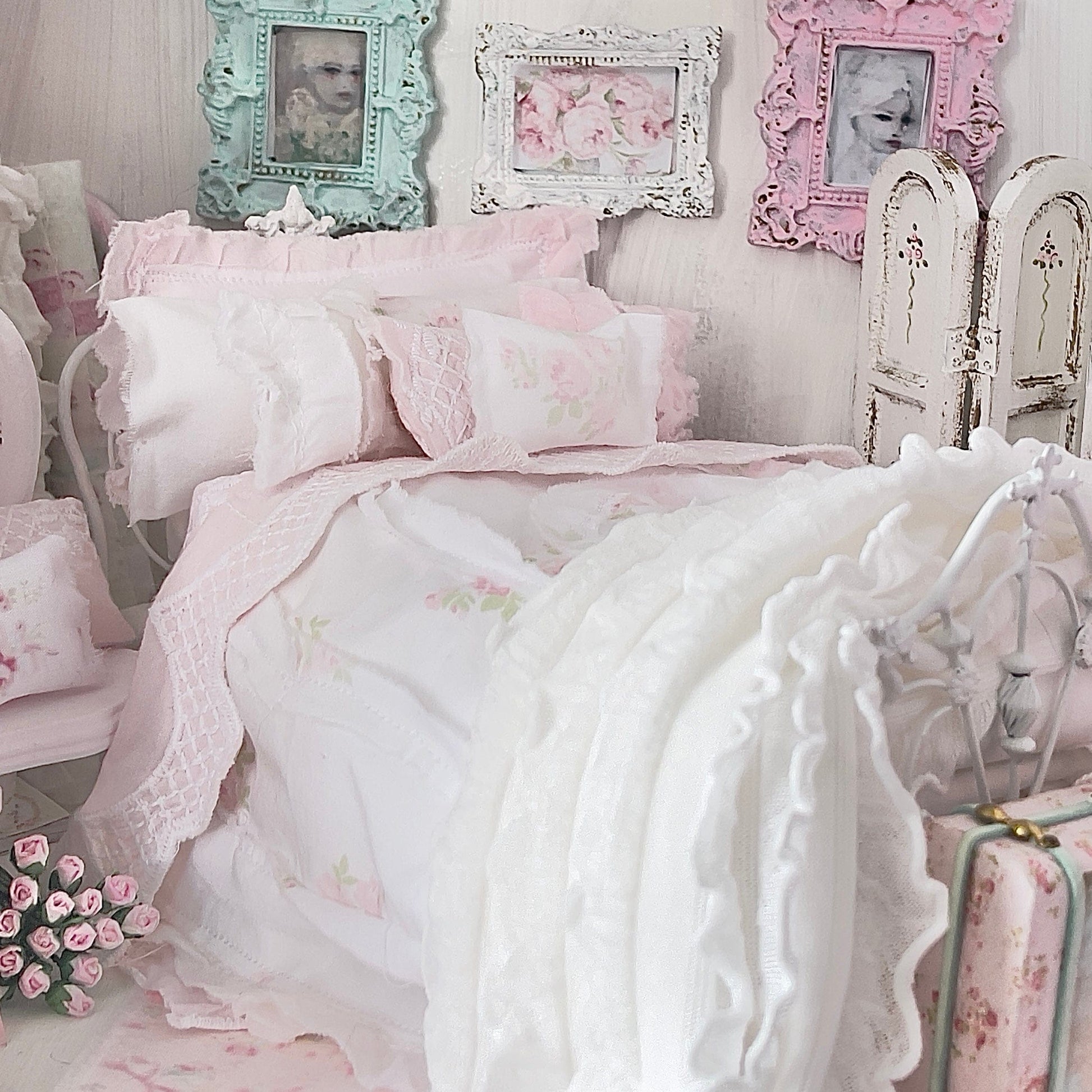 Chantallena Doll House Six whispering petals bed Faded 1:12 Scale Dressed Dollhouse Bed - The Faded Rose| Chantallena