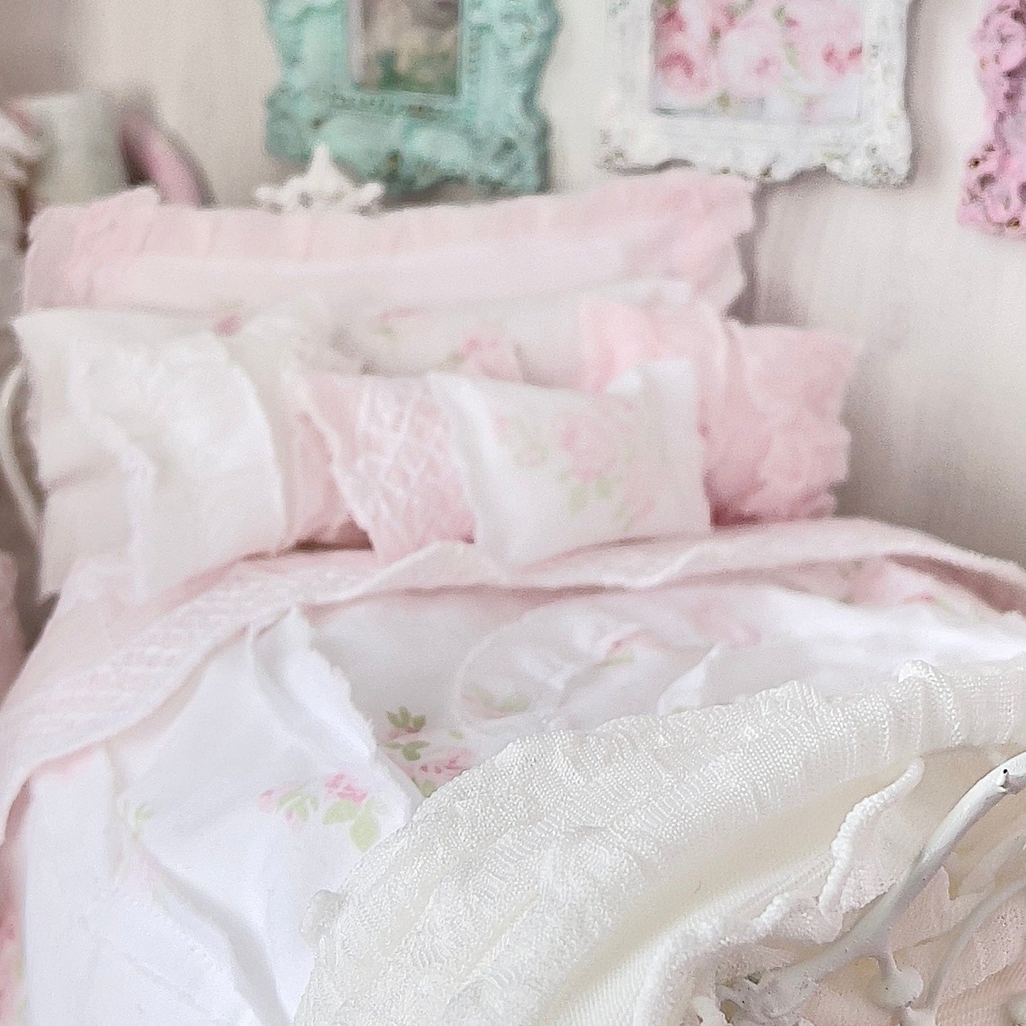 Chantallena Doll House Six whispering petals bed Faded 1:12 Scale Dressed Dollhouse Bed - The Faded Rose| Chantallena