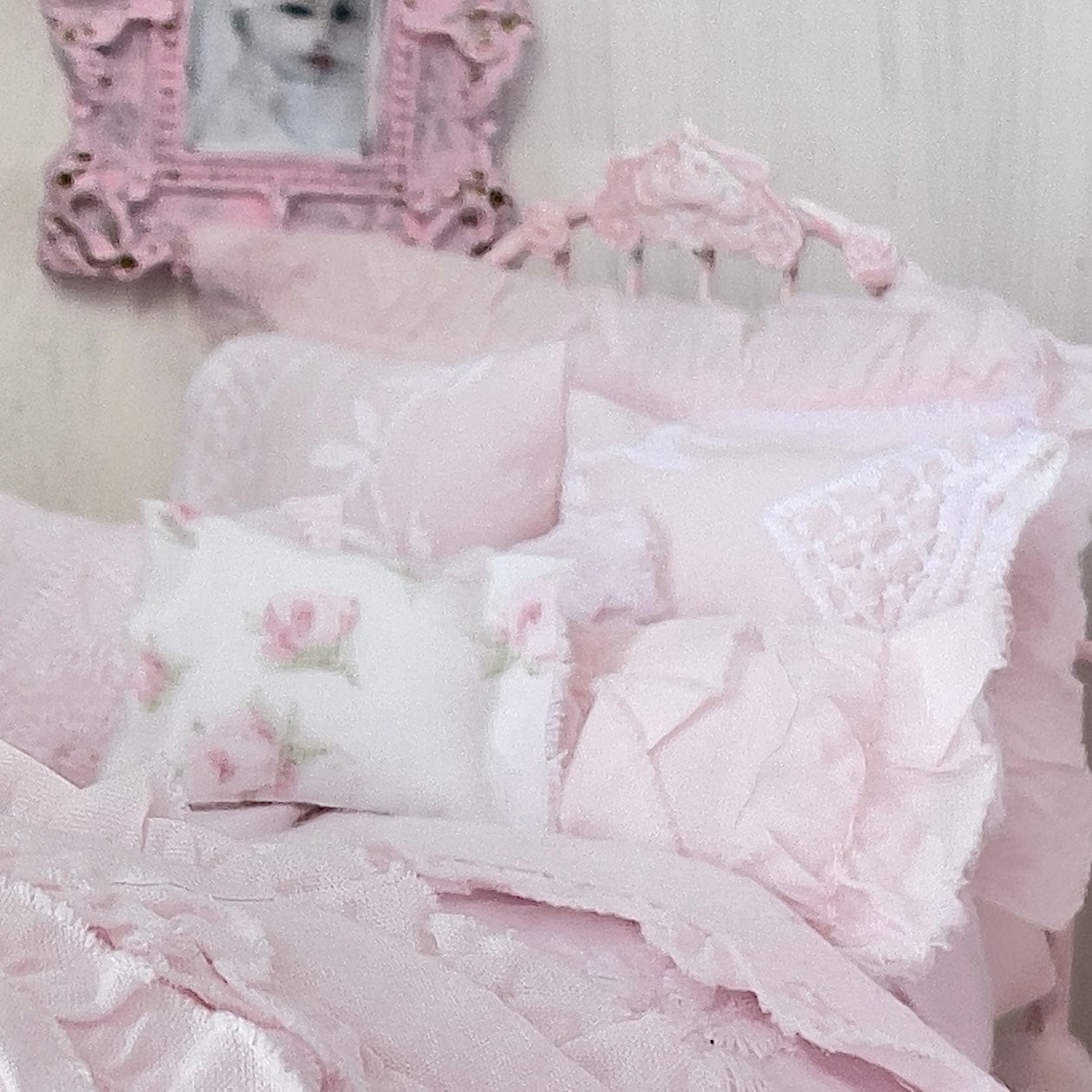 Chantallena Doll House Six whispering petals bed Lyrical 1:12 Scale Dressed Dollhouse Bed - Lyrical Roses | Chantallena