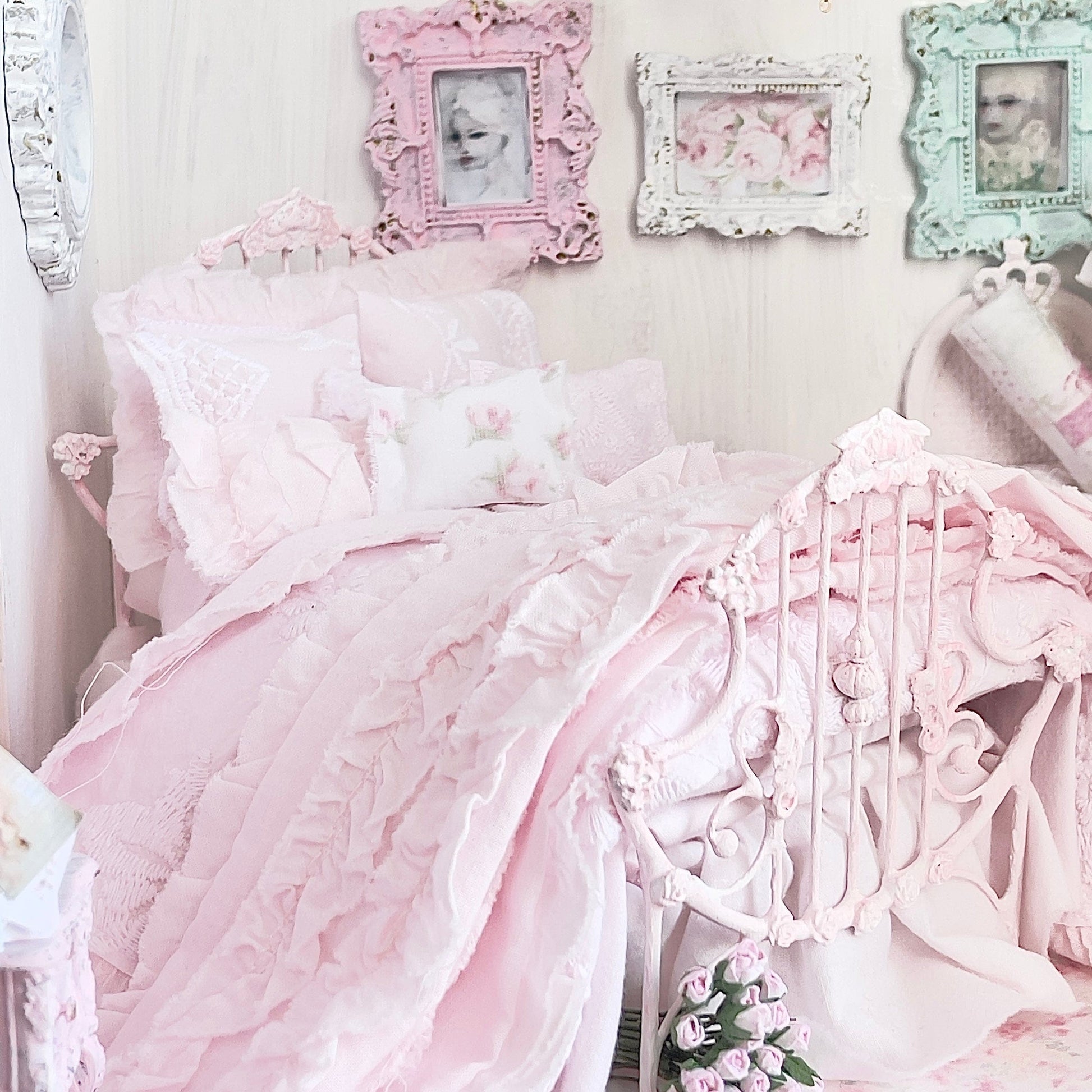 Chantallena Doll House Six whispering petals bed Lyrical 1:12 Scale Dressed Dollhouse Bed - Lyrical Roses | Chantallena