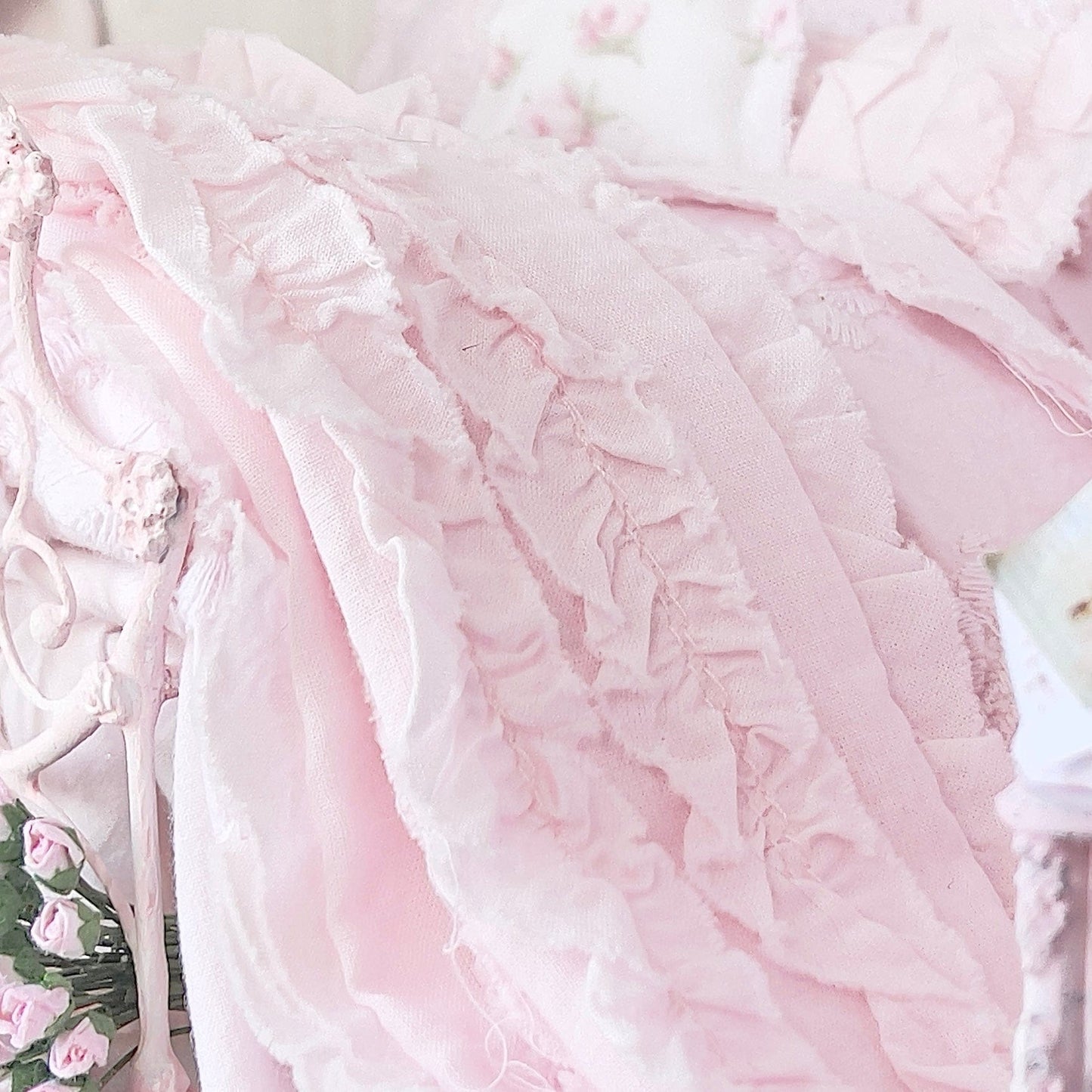 Chantallena Doll House Six whispering petals bed Lyrical 1:12 Scale Dressed Dollhouse Bed - Lyrical Roses | Chantallena