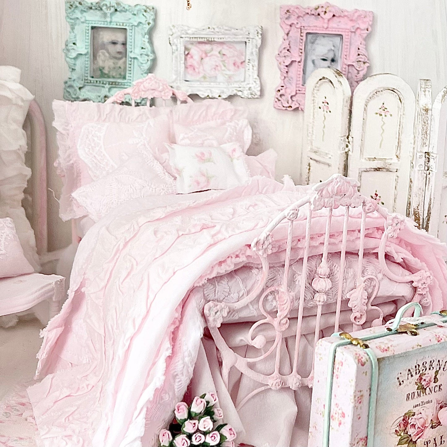 Chantallena Doll House Six whispering petals bed Lyrical 1:12 Scale Dressed Dollhouse Bed - Lyrical Roses | Chantallena