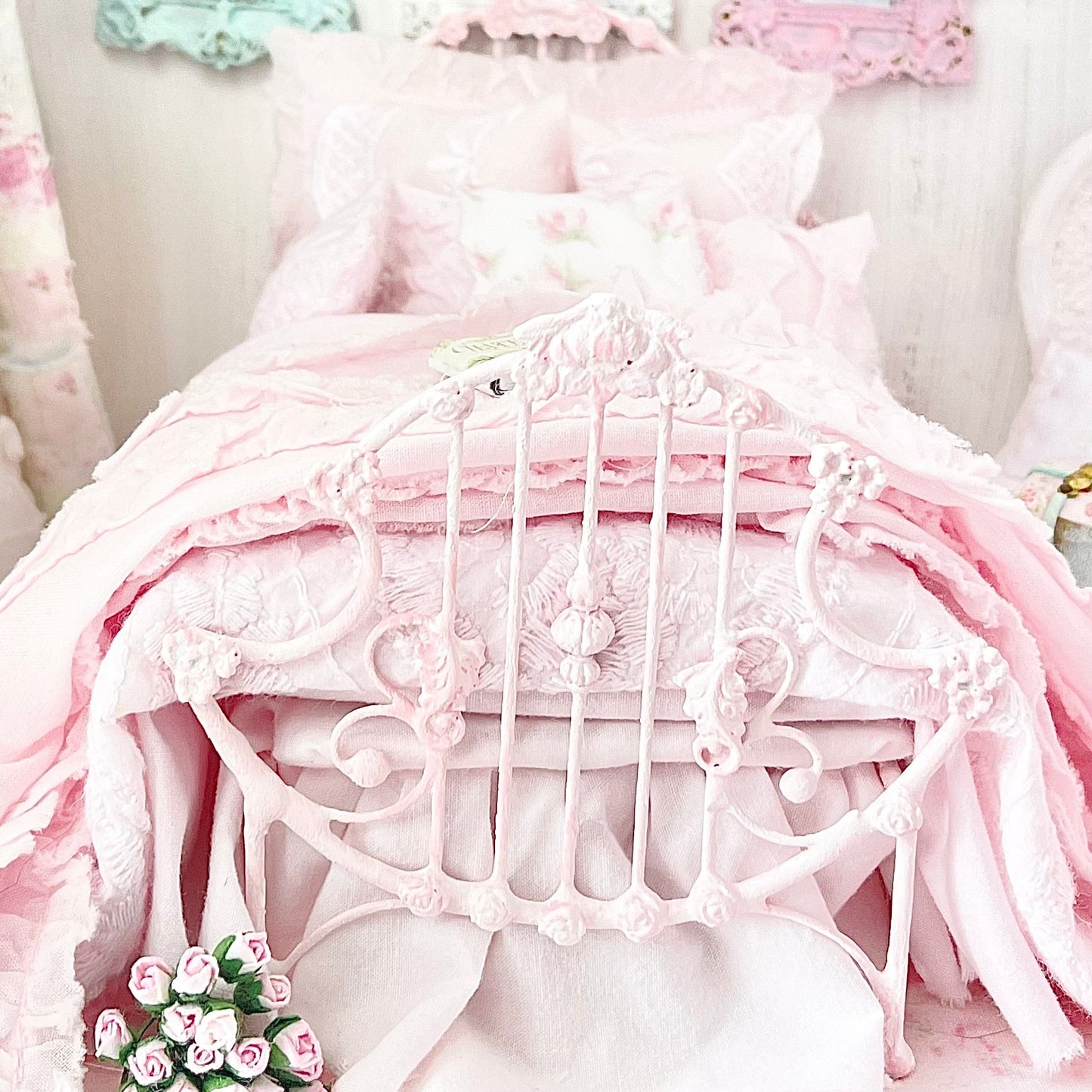 Chantallena Doll House Six whispering petals bed Lyrical 1:12 Scale Dressed Dollhouse Bed - Lyrical Roses | Chantallena