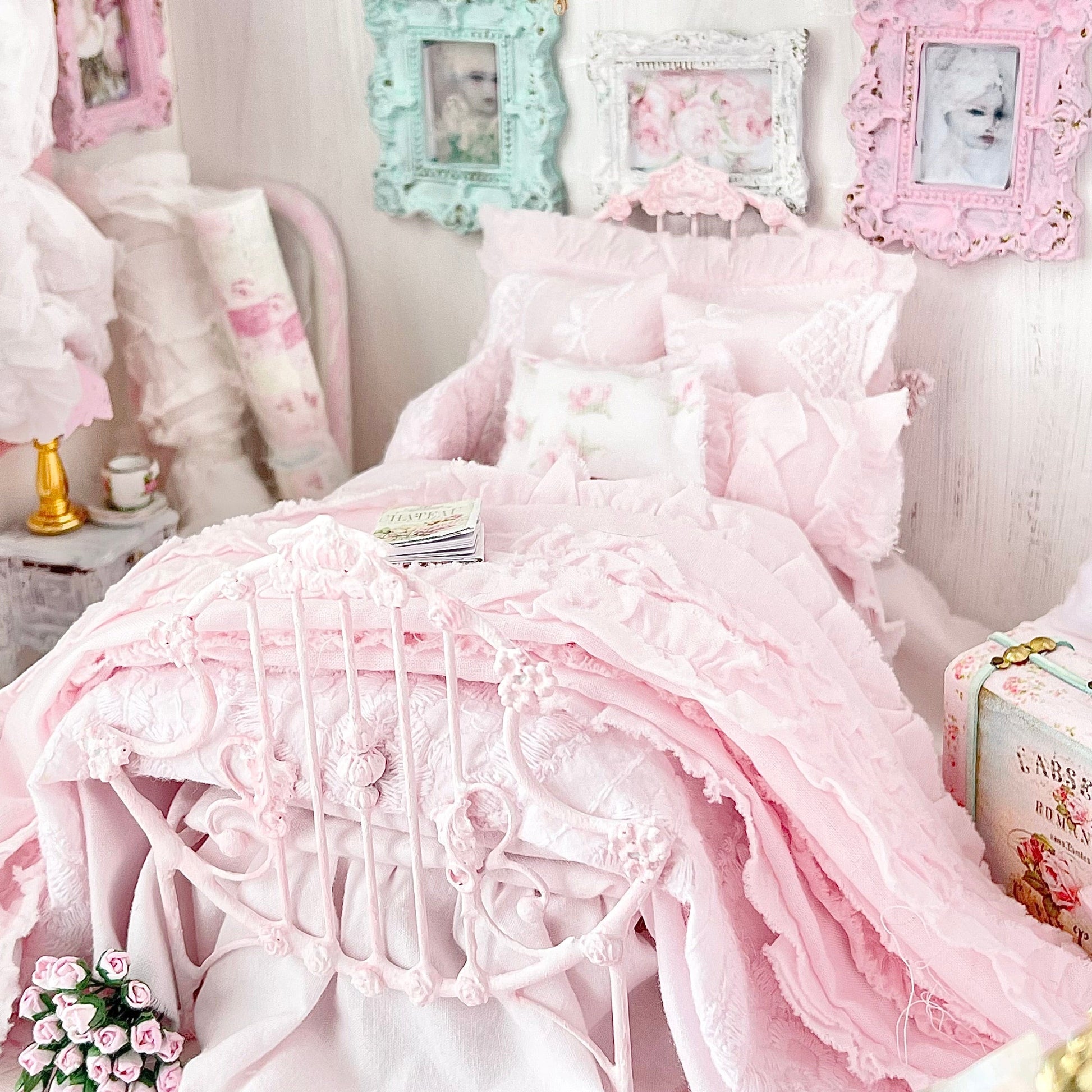 Chantallena Doll House Six whispering petals bed Lyrical 1:12 Scale Dressed Dollhouse Bed - Lyrical Roses | Chantallena