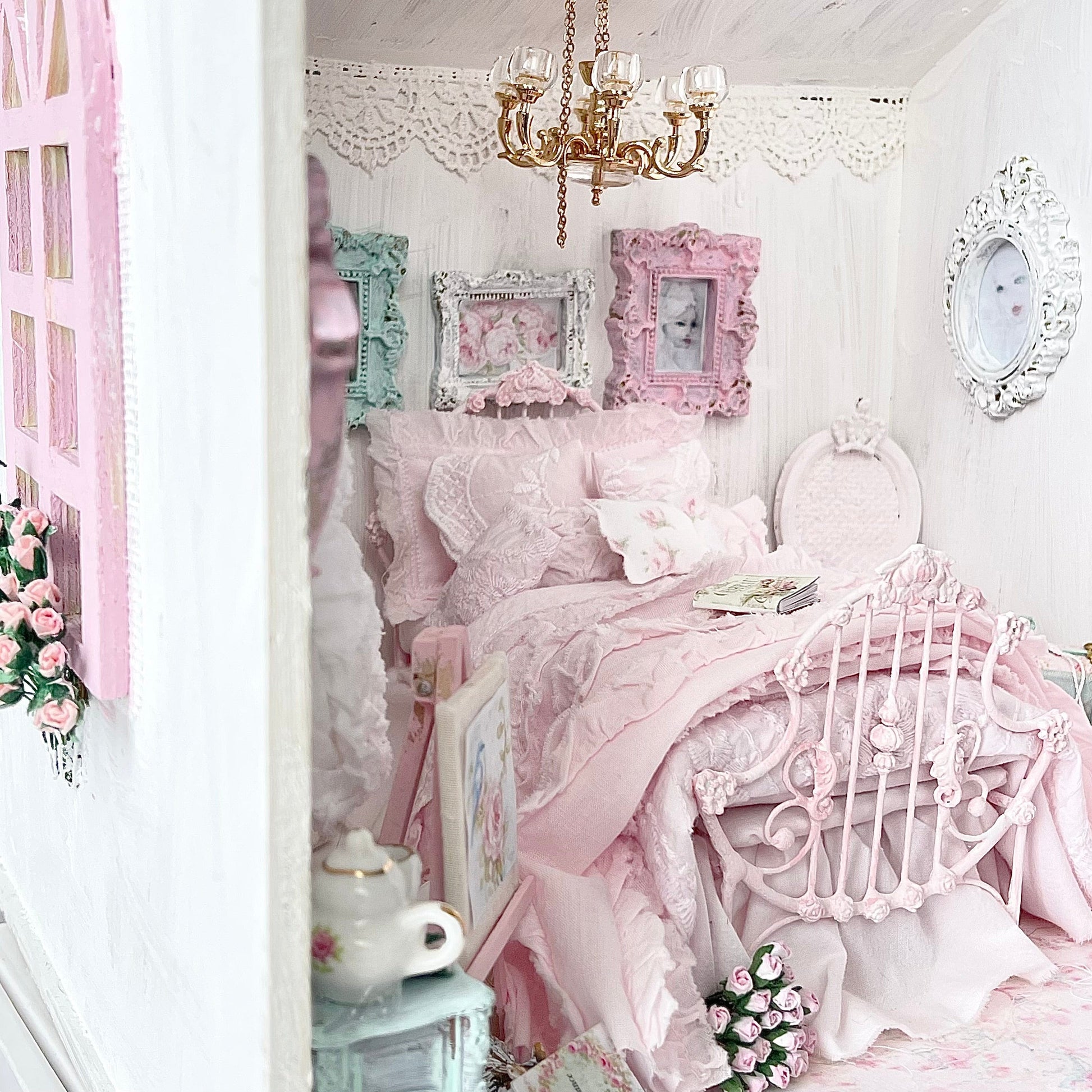 Chantallena Doll House Six whispering petals bed Lyrical 1:12 Scale Dressed Dollhouse Bed - Lyrical Roses | Chantallena