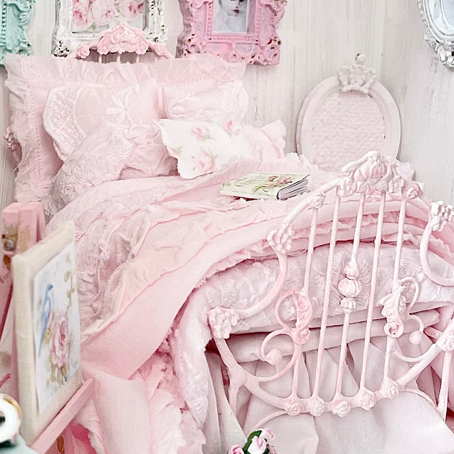 Chantallena Doll House Six whispering petals bed Lyrical 1:12 Scale Dressed Dollhouse Bed - Lyrical Roses | Chantallena