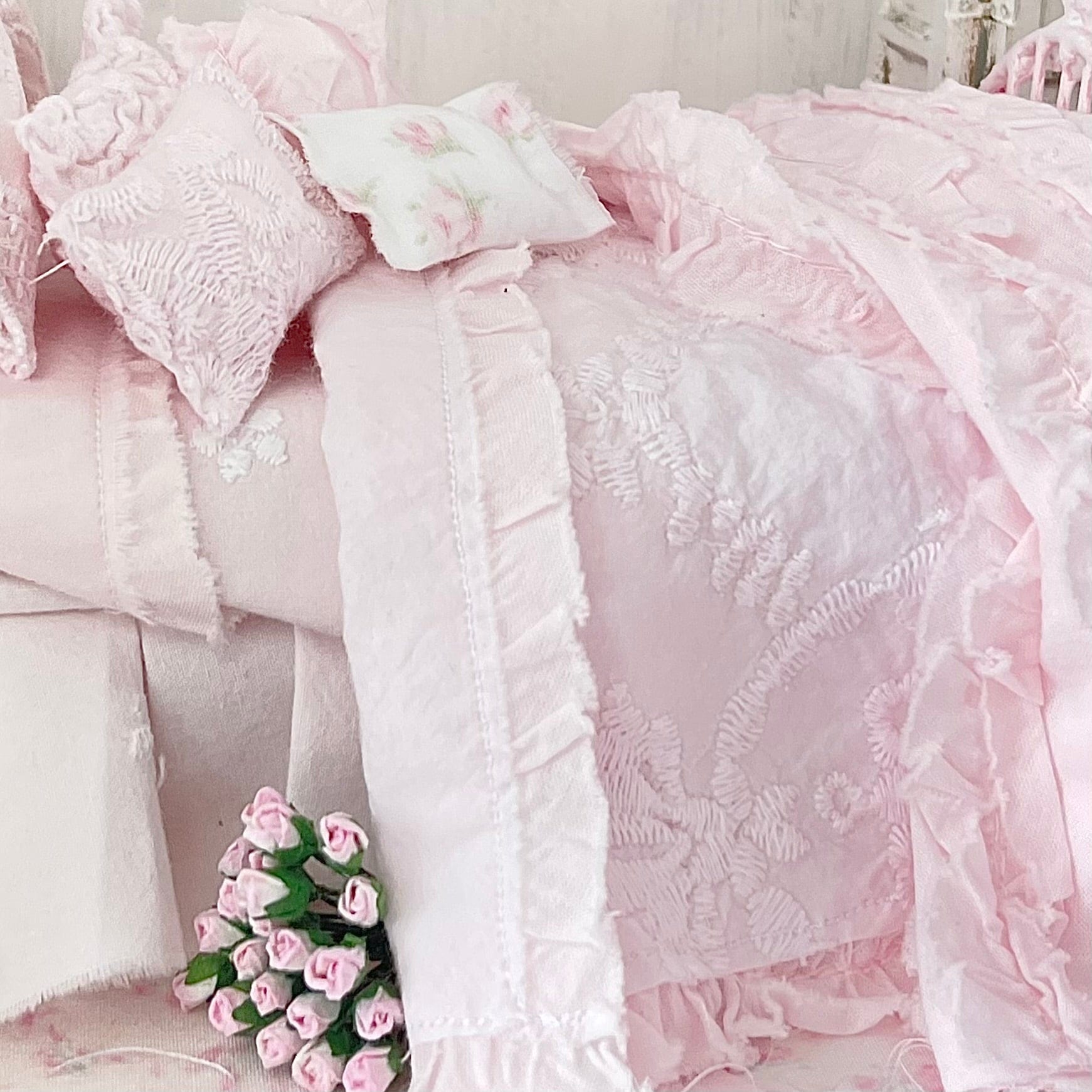 Chantallena Doll House Six whispering petals bed Lyrical 1:12 Scale Dressed Dollhouse Bed - Lyrical Roses | Chantallena