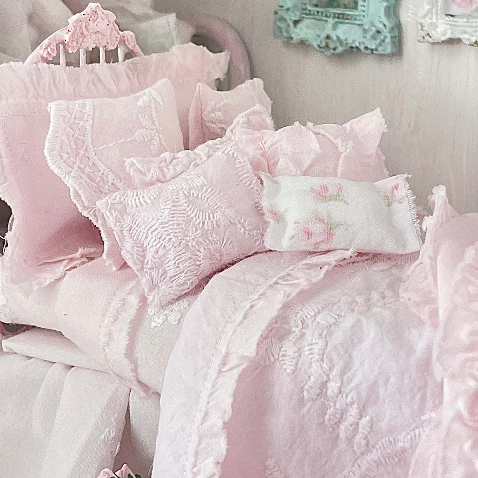 Chantallena Doll House Six whispering petals bed Lyrical 1:12 Scale Dressed Dollhouse Bed - Lyrical Roses | Chantallena