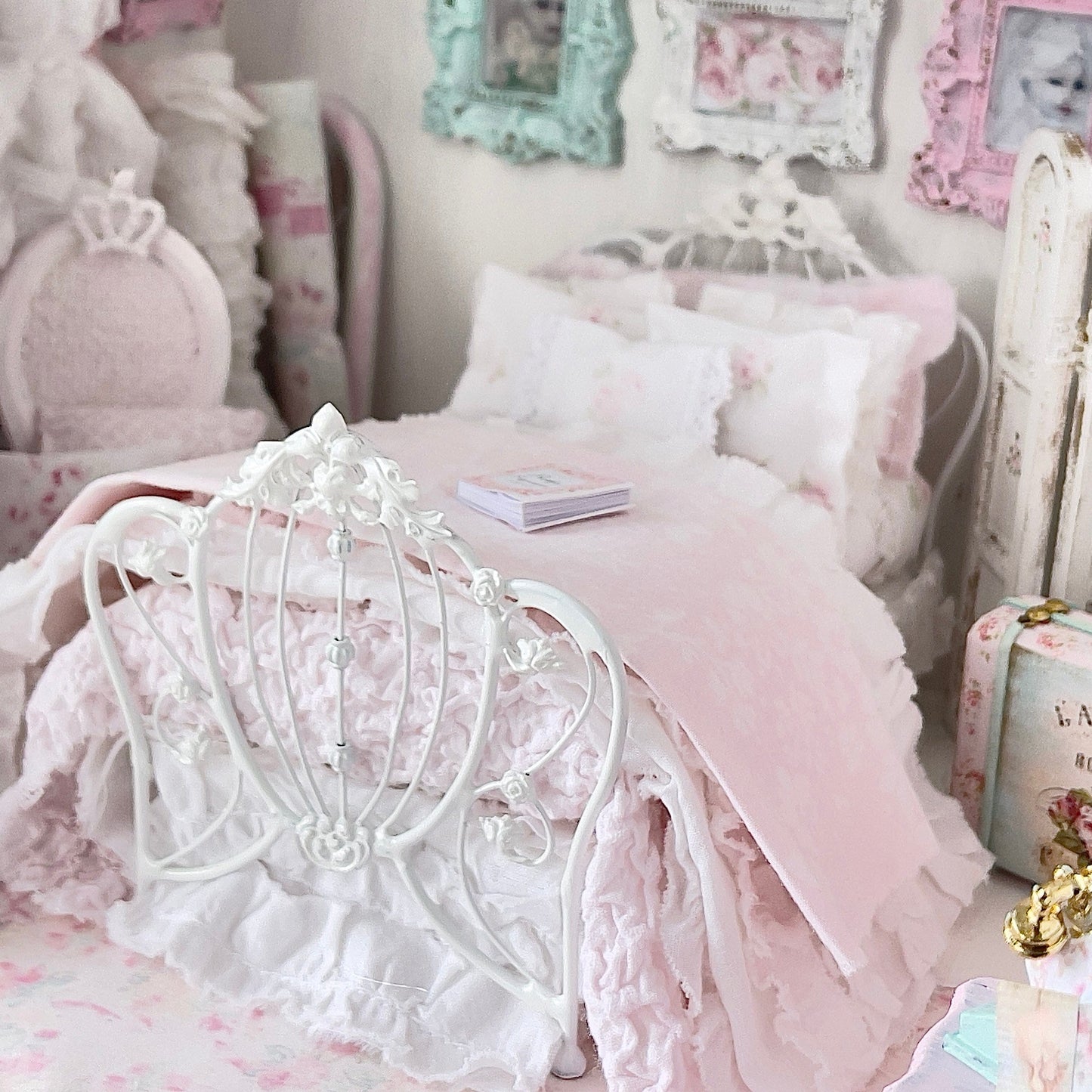 Chantallena Doll House Six whispering petals bed Quiet 1:12 Scale Dressed Dollhouse Bed - The Quiet Rose | Chantallena