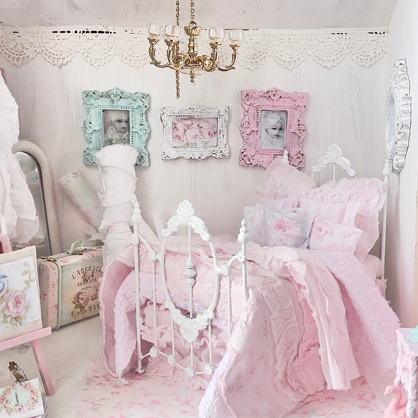 Chantallena Doll House Six whispering petals bed Touch 1:12 Scale Dressed Dollhouse Bed - A Touch of Roses| Chantallena