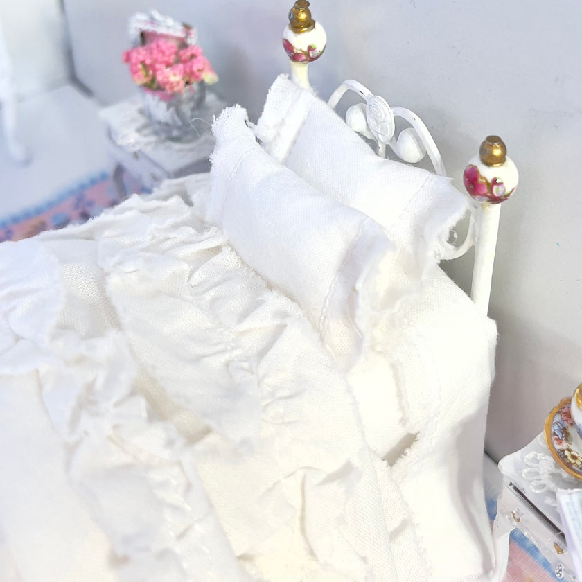 CHANTALLENA Dollhouse Accessories 1:24 Scale |  Five Piece White Distressed Cotton Ruffle Dollhouse Bedding Set | Petite Haley