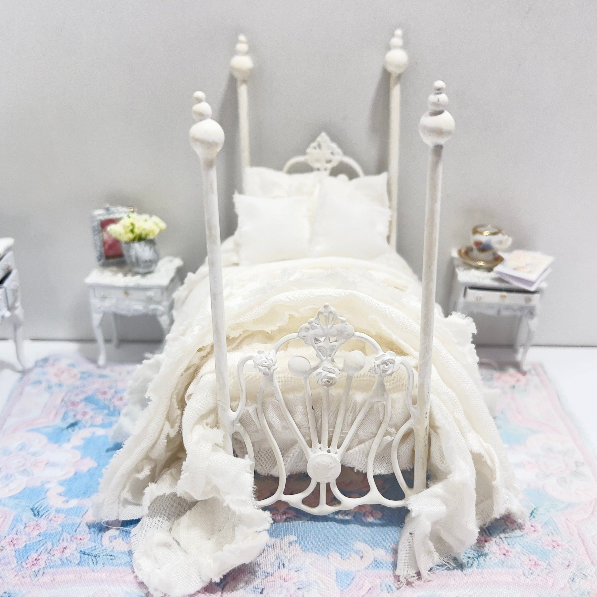 CHANTALLENA Dollhouse Accessories 1:24 Scale |  Five Piece White Distressed Cotton Ruffle Dollhouse Bedding Set | Petite Haley