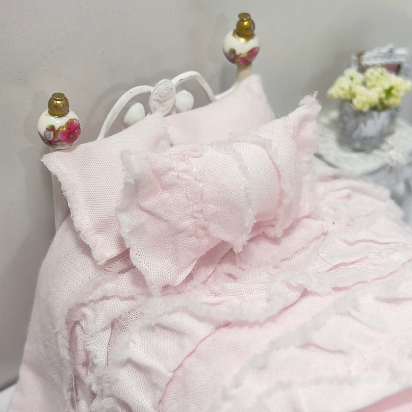 CHANTALLENA Dollhouse Accessories 1:24 Scale | Six Piece Pink Distressed Cotton Ruffle Dollhouse Bedding Set | Petite Evie