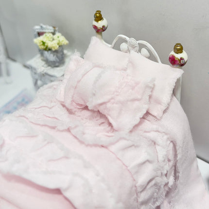 CHANTALLENA Dollhouse Accessories 1:24 Scale | Six Piece Pink Distressed Cotton Ruffle Dollhouse Bedding Set | Petite Evie