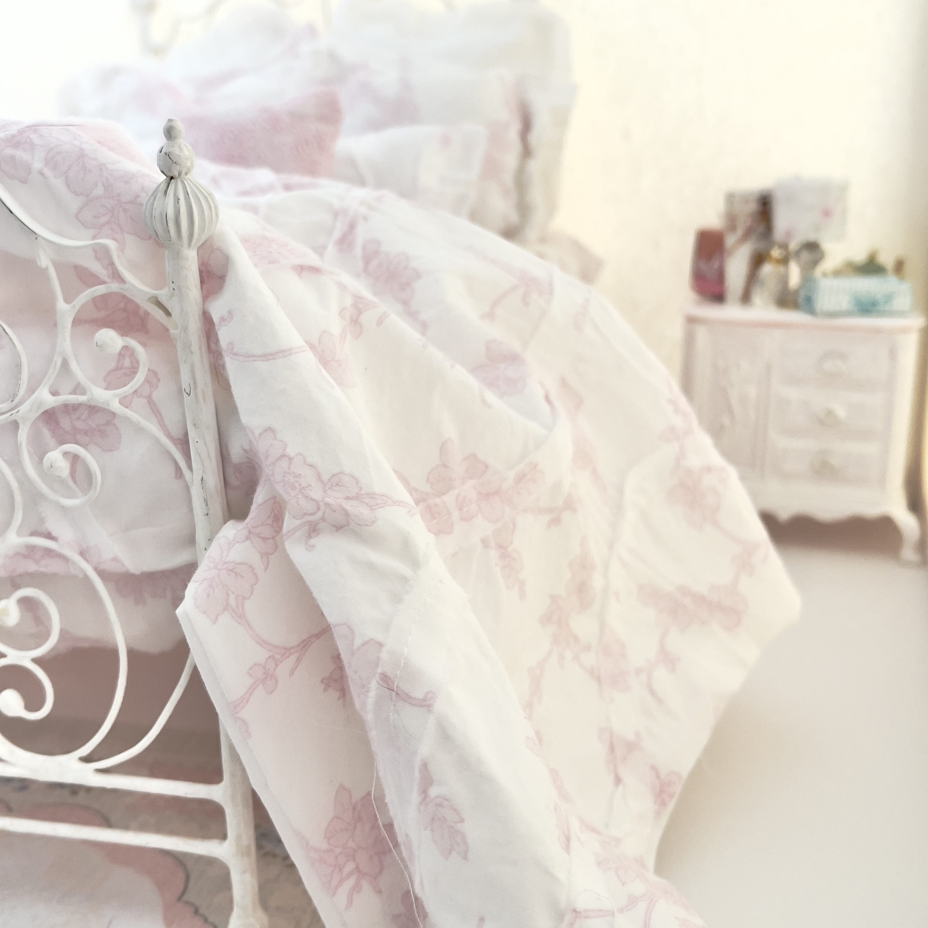 Chantallena fashion doll bedding 1:6 Scale Christina Grace| Pink Climbing Floral Vines Cotton Bedding Set | Carmella
