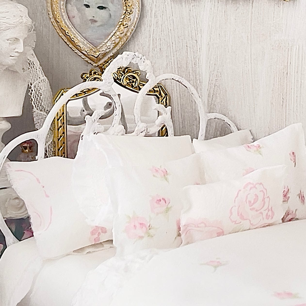 Chantallena Forever in bloom bedding sets 1:12 Scale Dollhouse Bedding Set- Chia Forever in Bloom Pink Sprinkled Roses| Chantallena