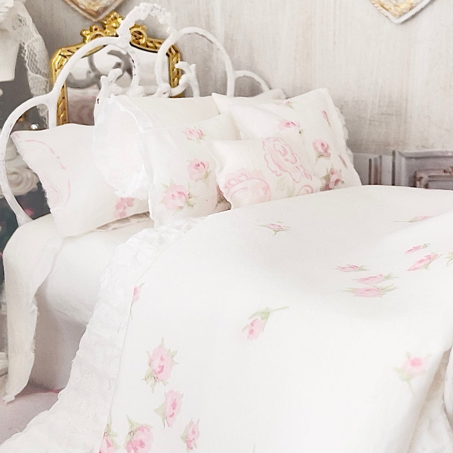 Chantallena Forever in bloom bedding sets 1:12 Scale Dollhouse Bedding Set- Chia Forever in Bloom Pink Sprinkled Roses| Chantallena