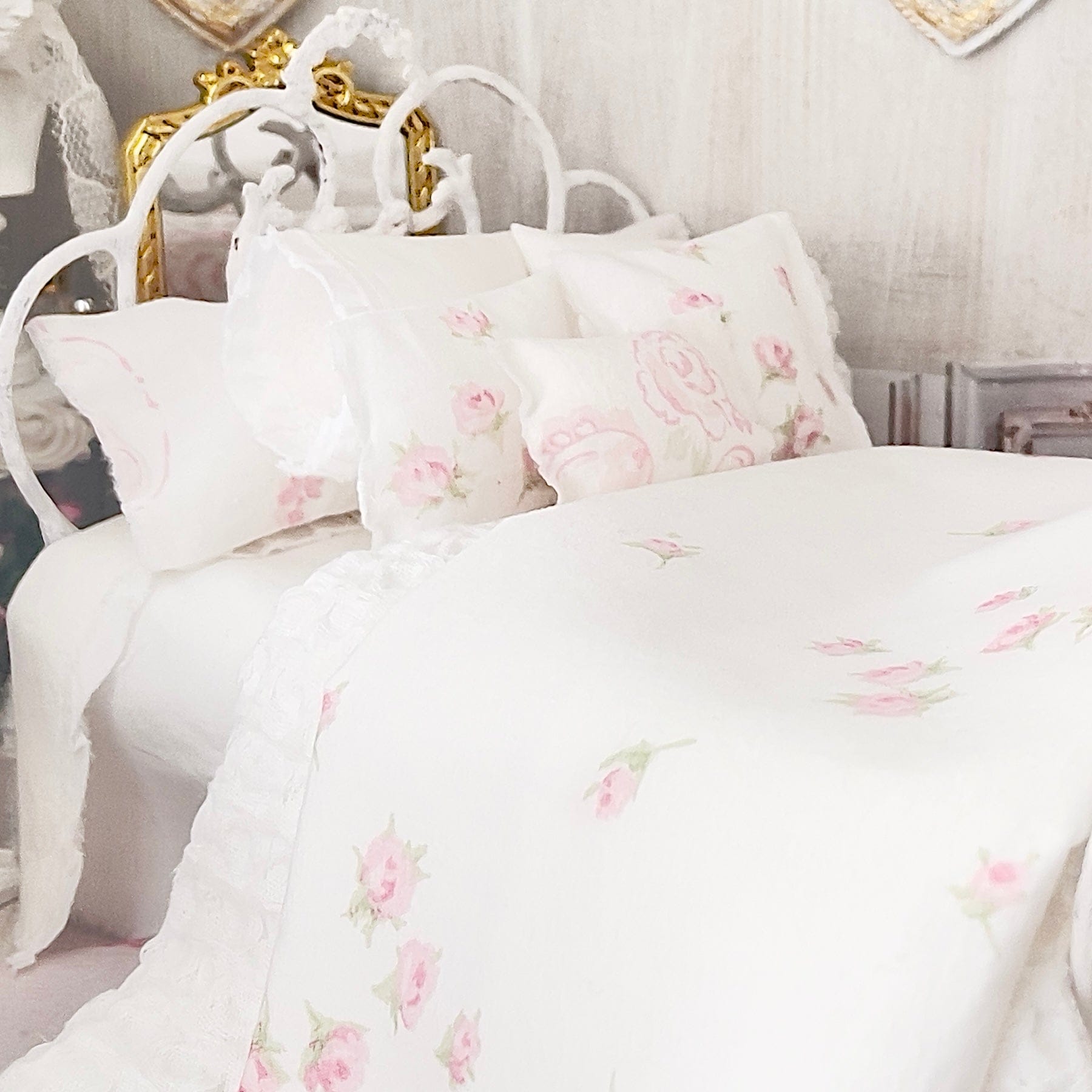 Chantallena Forever in bloom bedding sets 1:12 Scale Dollhouse Bedding Set- Chia Forever in Bloom Pink Sprinkled Roses| Chantallena