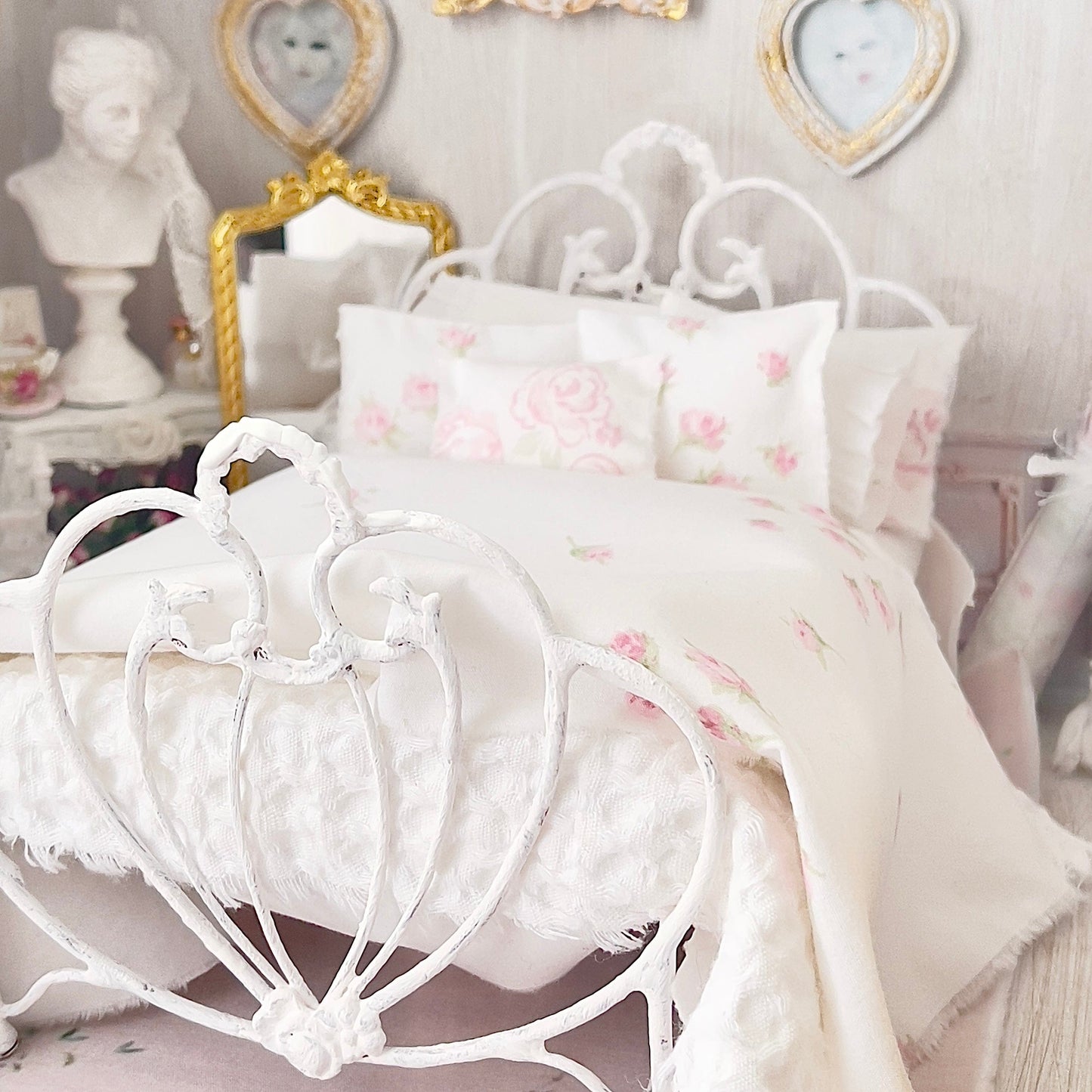 Chantallena Forever in bloom bedding sets 1:12 Scale Dollhouse Bedding Set- Chia Forever in Bloom Pink Sprinkled Roses| Chantallena