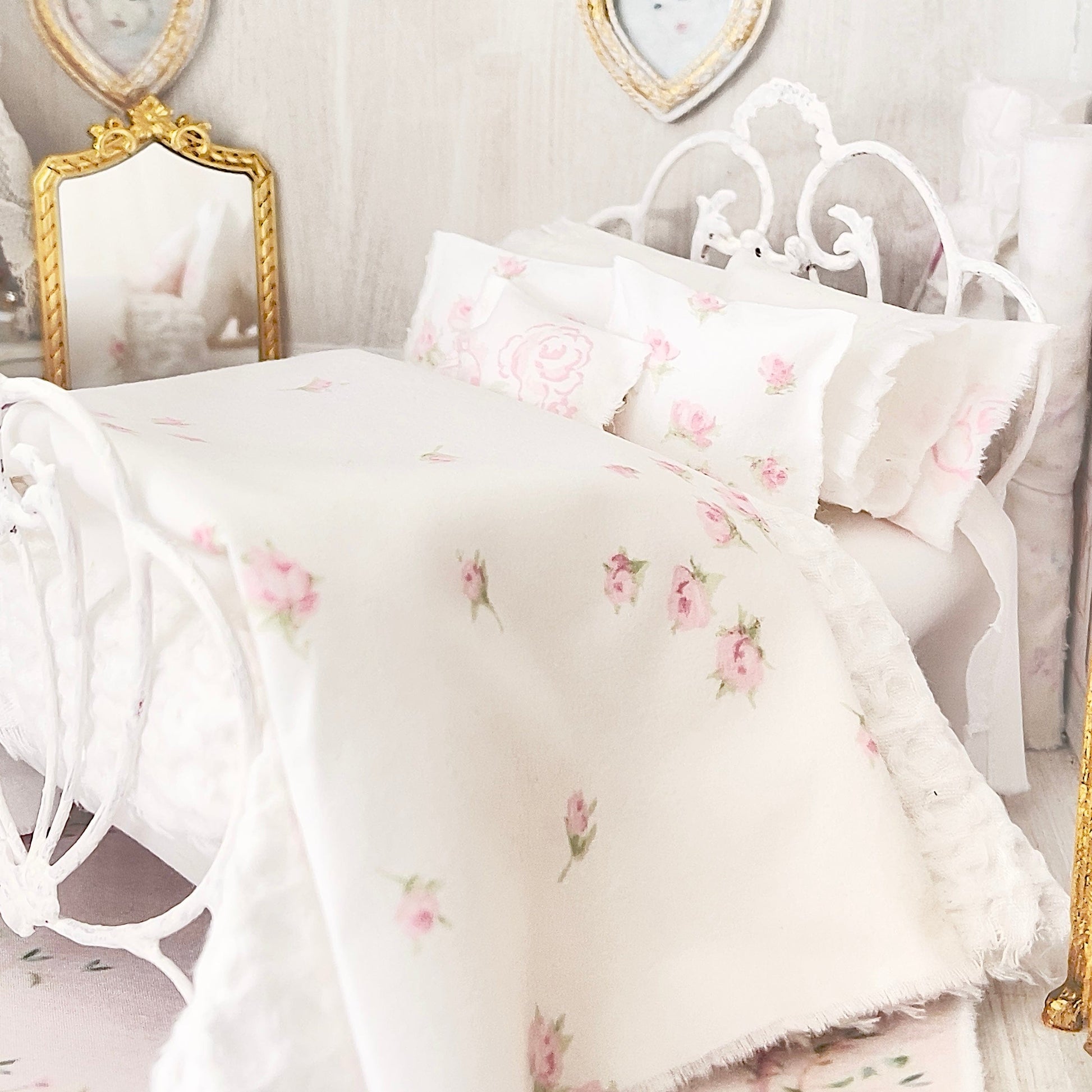 Chantallena Forever in bloom bedding sets 1:12 Scale Dollhouse Bedding Set- Chia Forever in Bloom Pink Sprinkled Roses| Chantallena