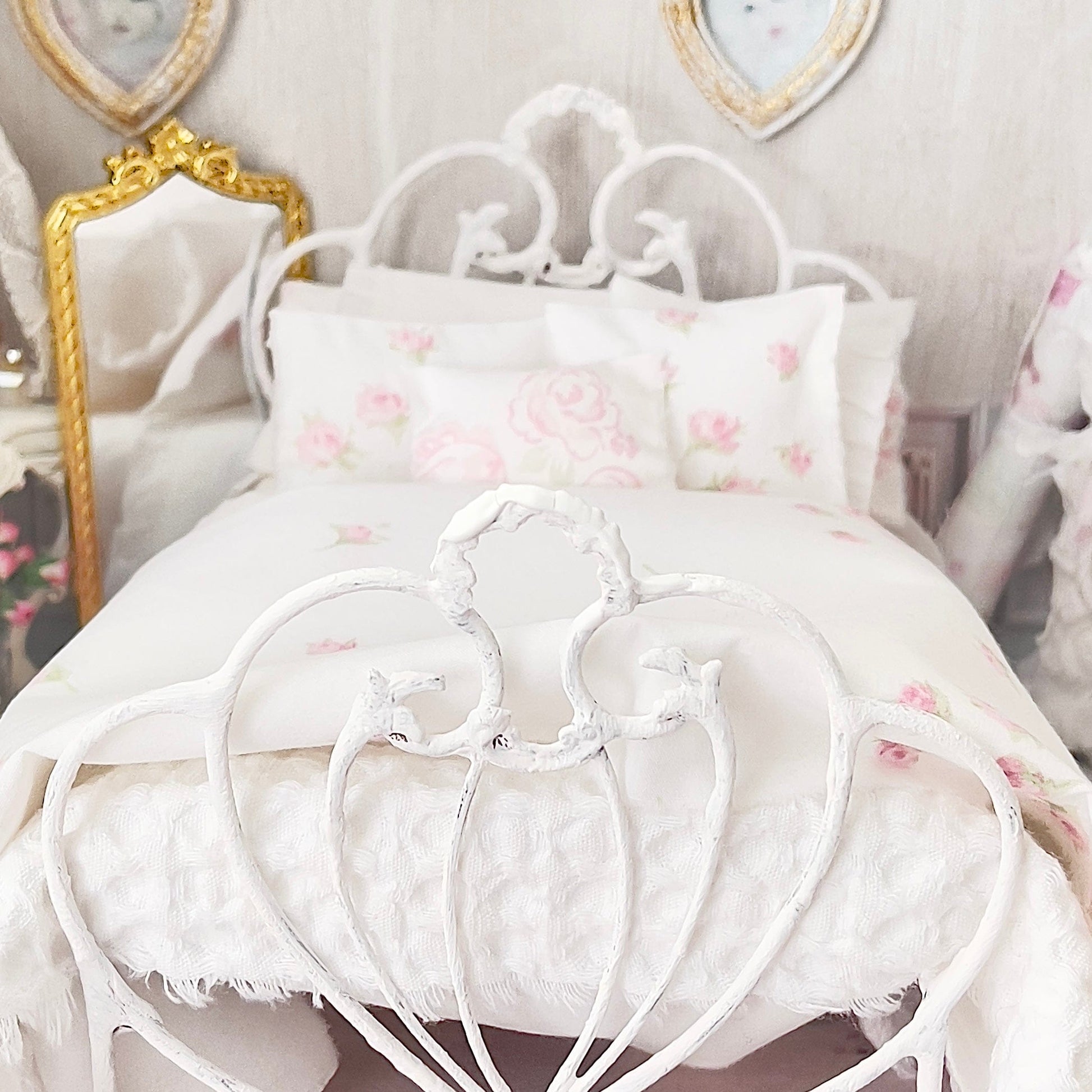 Chantallena Forever in bloom bedding sets 1:12 Scale Dollhouse Bedding Set- Chia Forever in Bloom Pink Sprinkled Roses| Chantallena