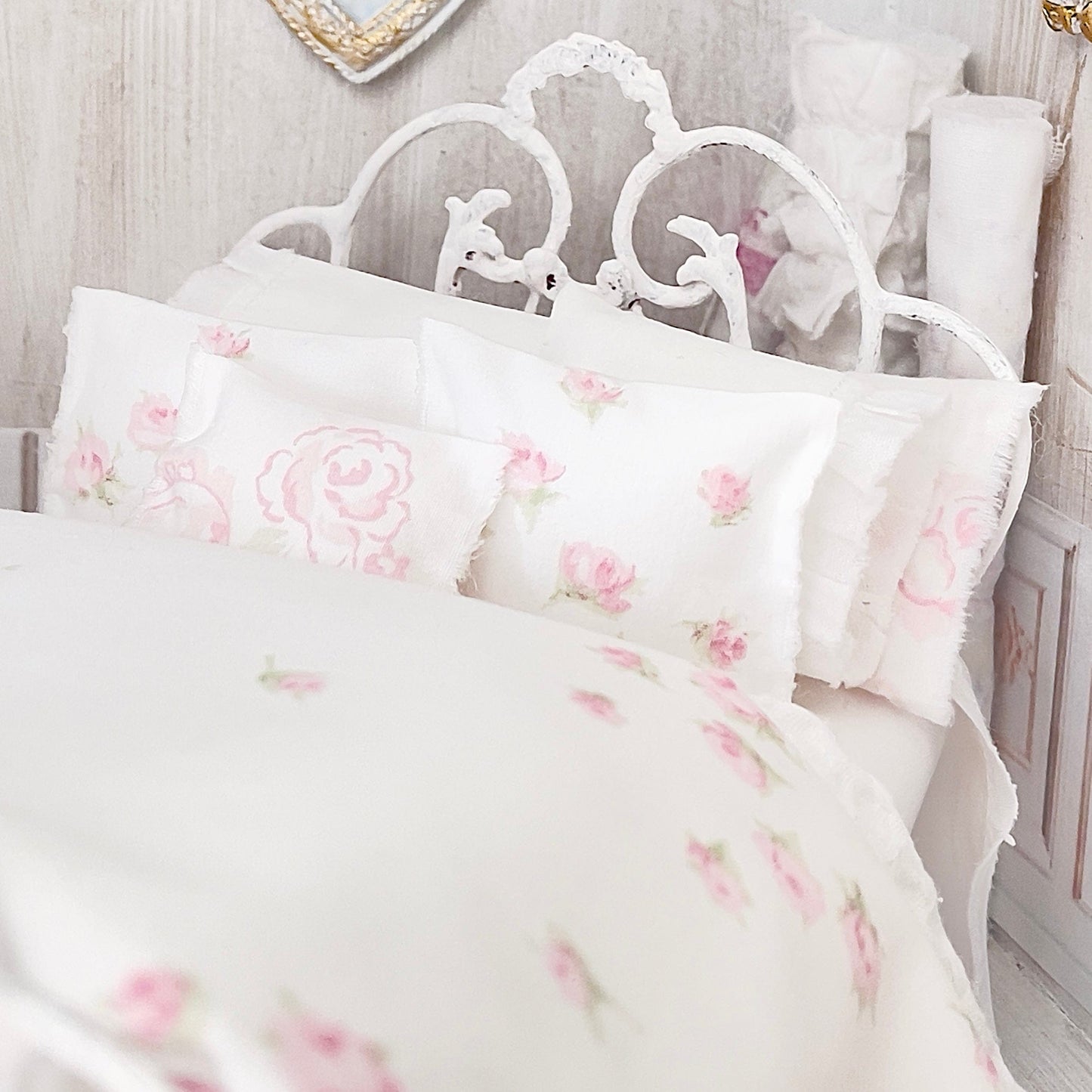 Chantallena Forever in bloom bedding sets 1:12 Scale Dollhouse Bedding Set- Chia Forever in Bloom Pink Sprinkled Roses| Chantallena