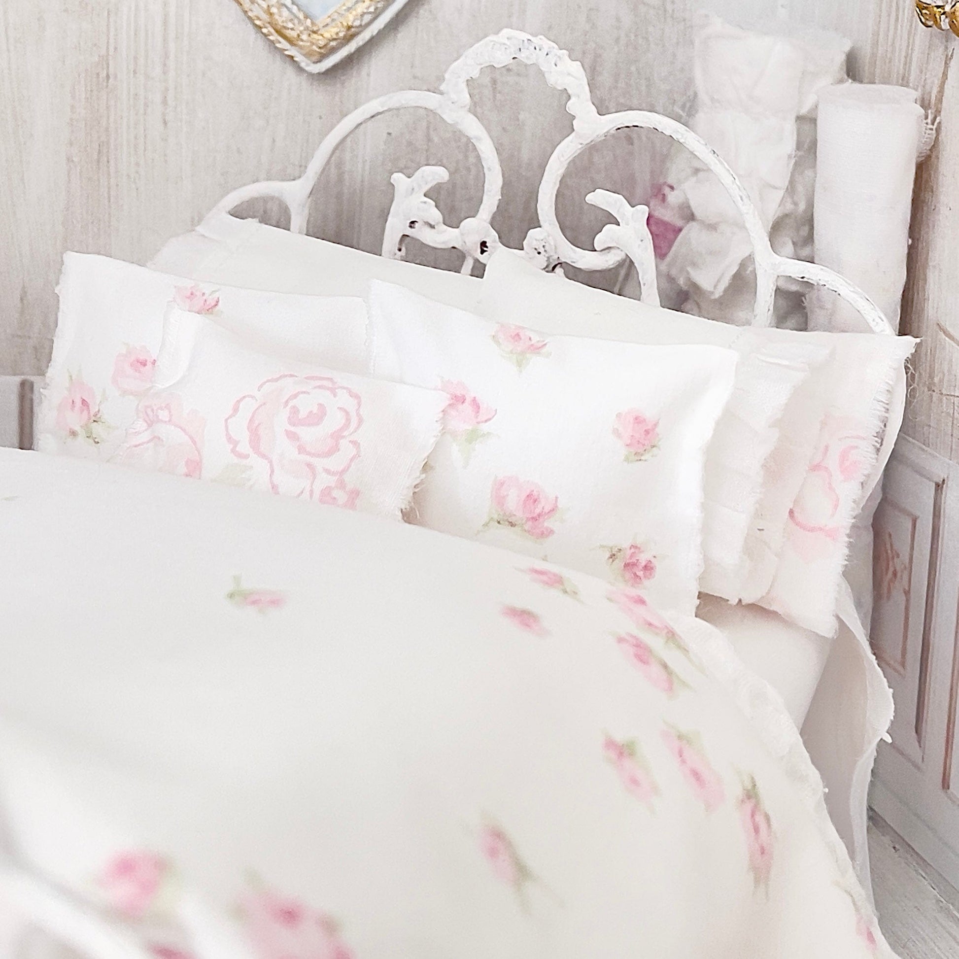 Chantallena Forever in bloom bedding sets 1:12 Scale Dollhouse Bedding Set- Chia Forever in Bloom Pink Sprinkled Roses| Chantallena