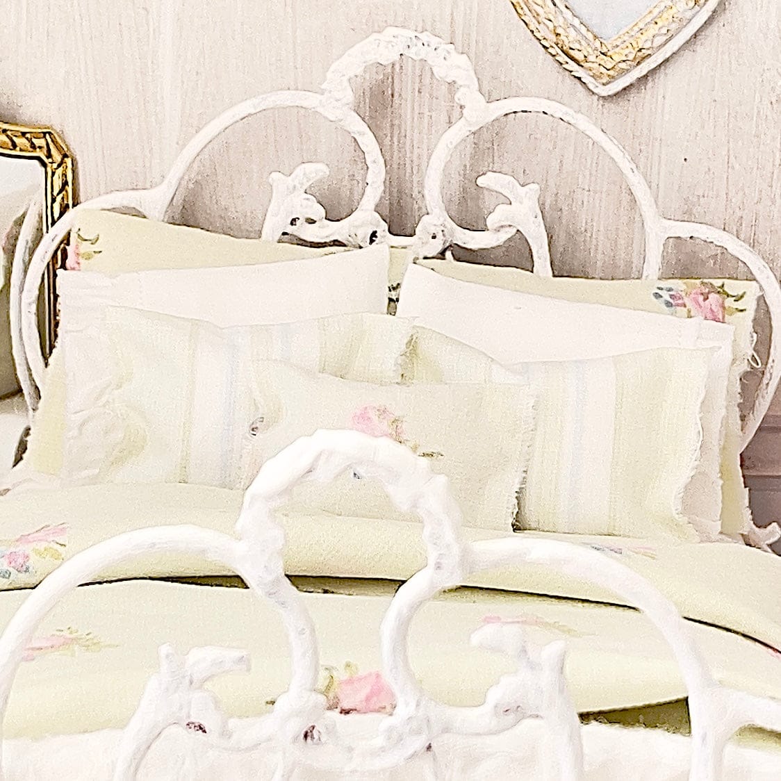 Chantallena Forever in bloom bedding sets 1:12 Scale Dollhouse Bedding Set- Hope Forever in Bloom Shabby Green and Pink Roses | Chantallena