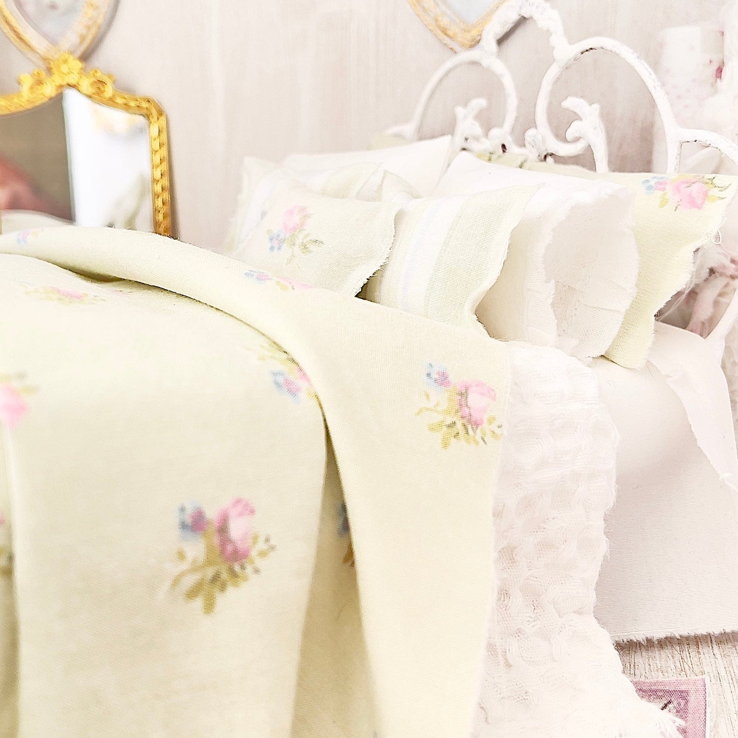 Chantallena Forever in bloom bedding sets 1:12 Scale Dollhouse Bedding Set- Hope Forever in Bloom Shabby Green and Pink Roses | Chantallena