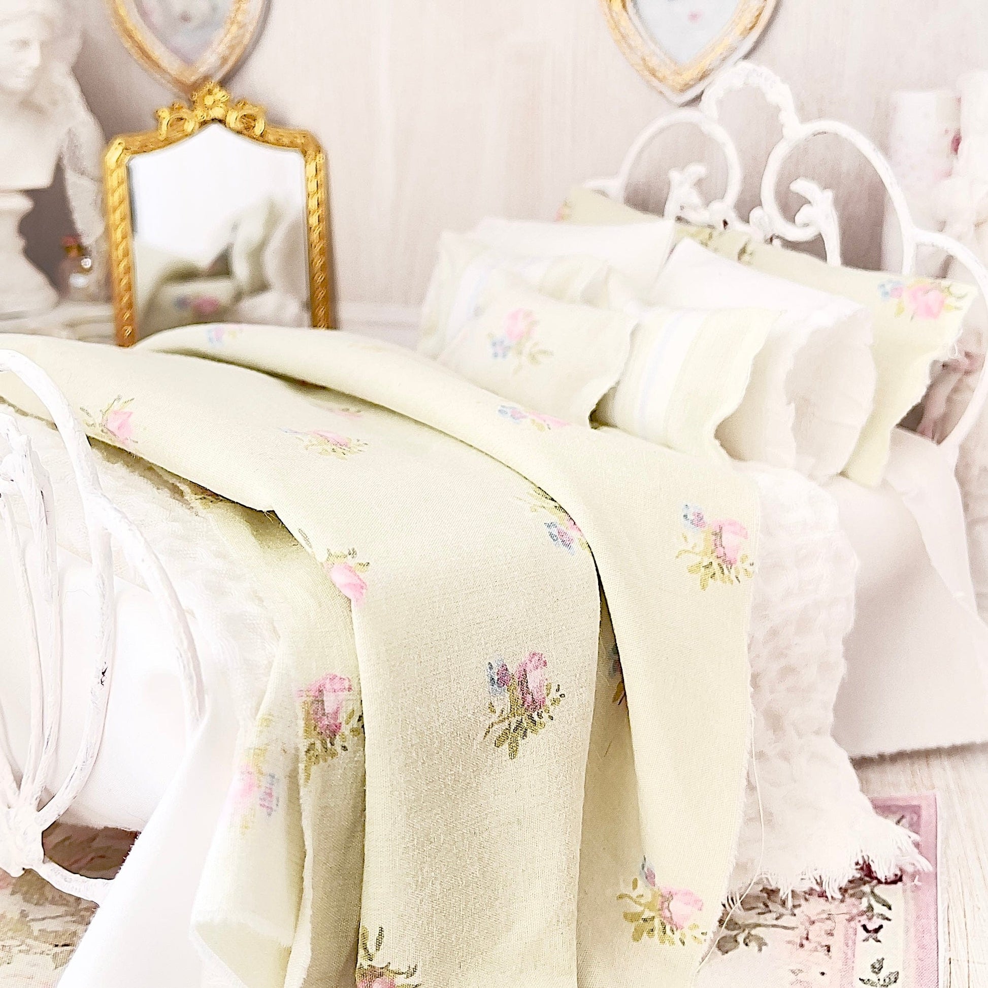 Chantallena Forever in bloom bedding sets 1:12 Scale Dollhouse Bedding Set- Hope Forever in Bloom Shabby Green and Pink Roses | Chantallena