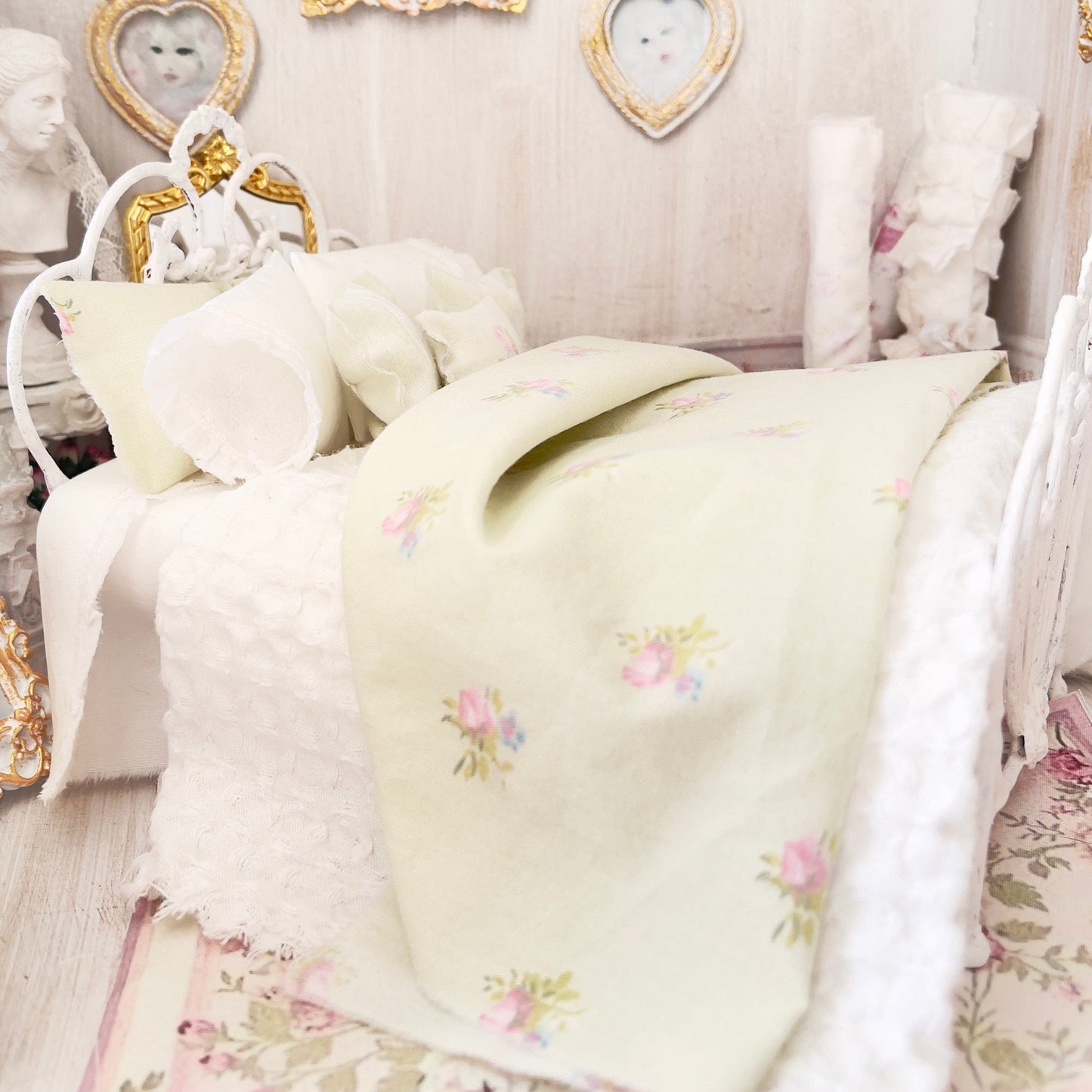 Chantallena Forever in bloom bedding sets 1:12 Scale Dollhouse Bedding Set- Hope Forever in Bloom Shabby Green and Pink Roses | Chantallena