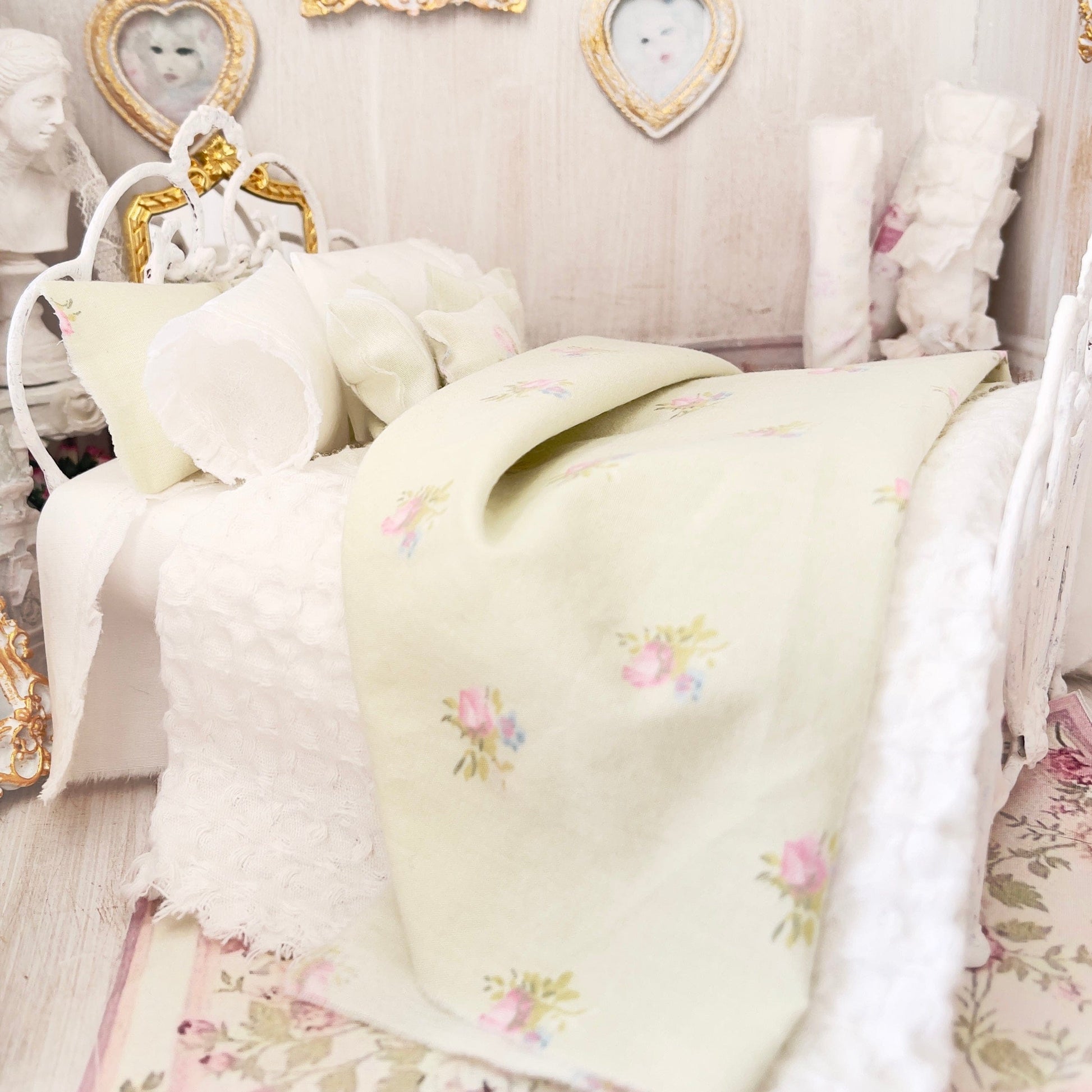 Chantallena Forever in bloom bedding sets 1:12 Scale Dollhouse Bedding Set- Hope Forever in Bloom Shabby Green and Pink Roses | Chantallena