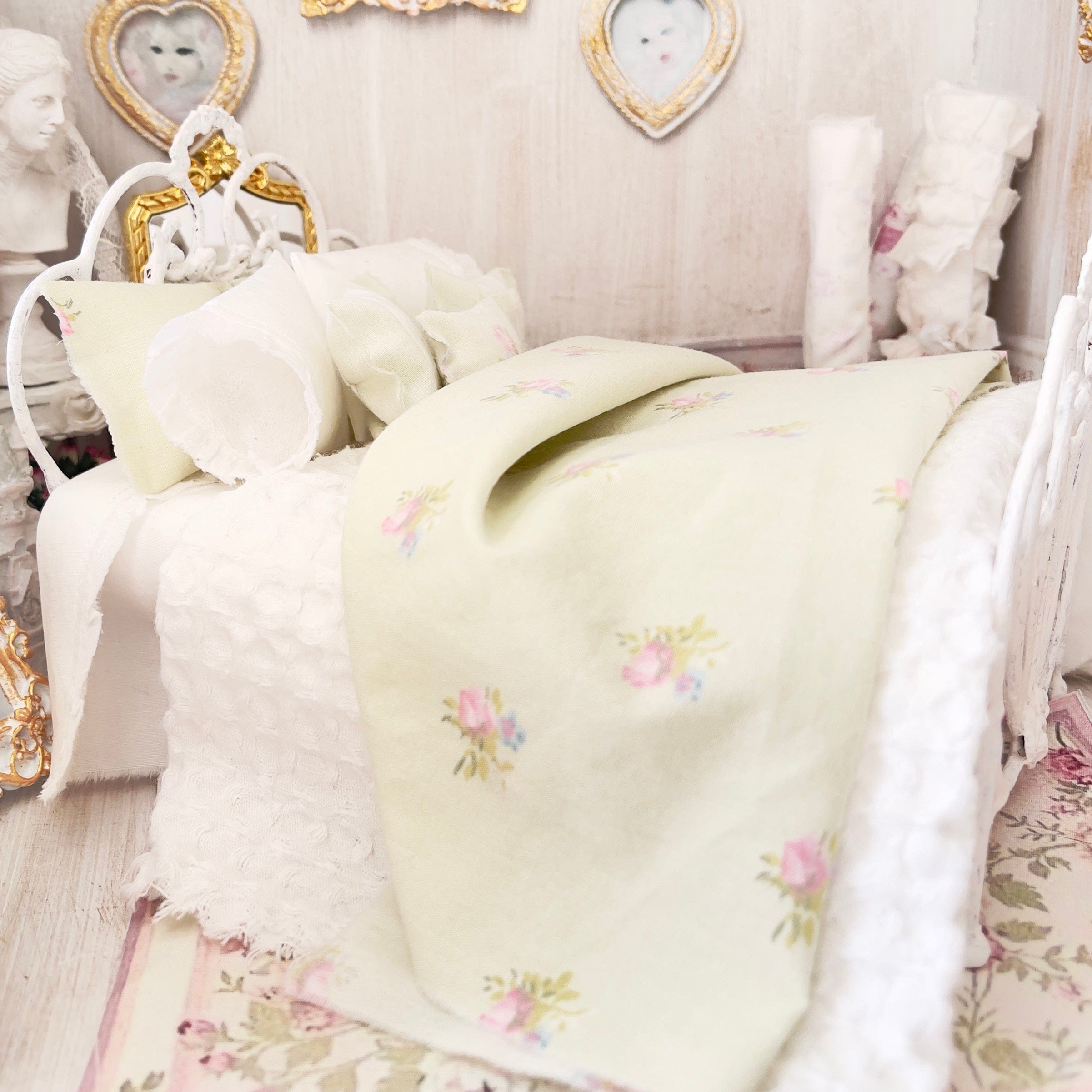 Chantallena Forever in bloom bedding sets 1:12 Scale Dollhouse Bedding Set- Hope Forever in Bloom Shabby Green and Pink Roses | Chantallena