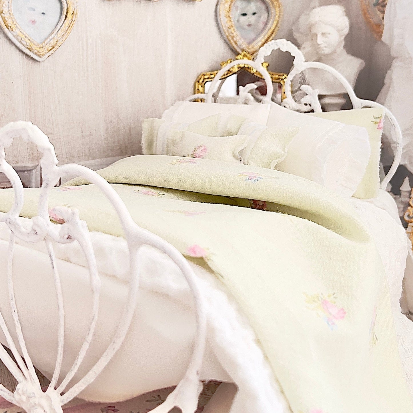 Chantallena Forever in bloom bedding sets 1:12 Scale Dollhouse Bedding Set- Hope Forever in Bloom Shabby Green and Pink Roses | Chantallena