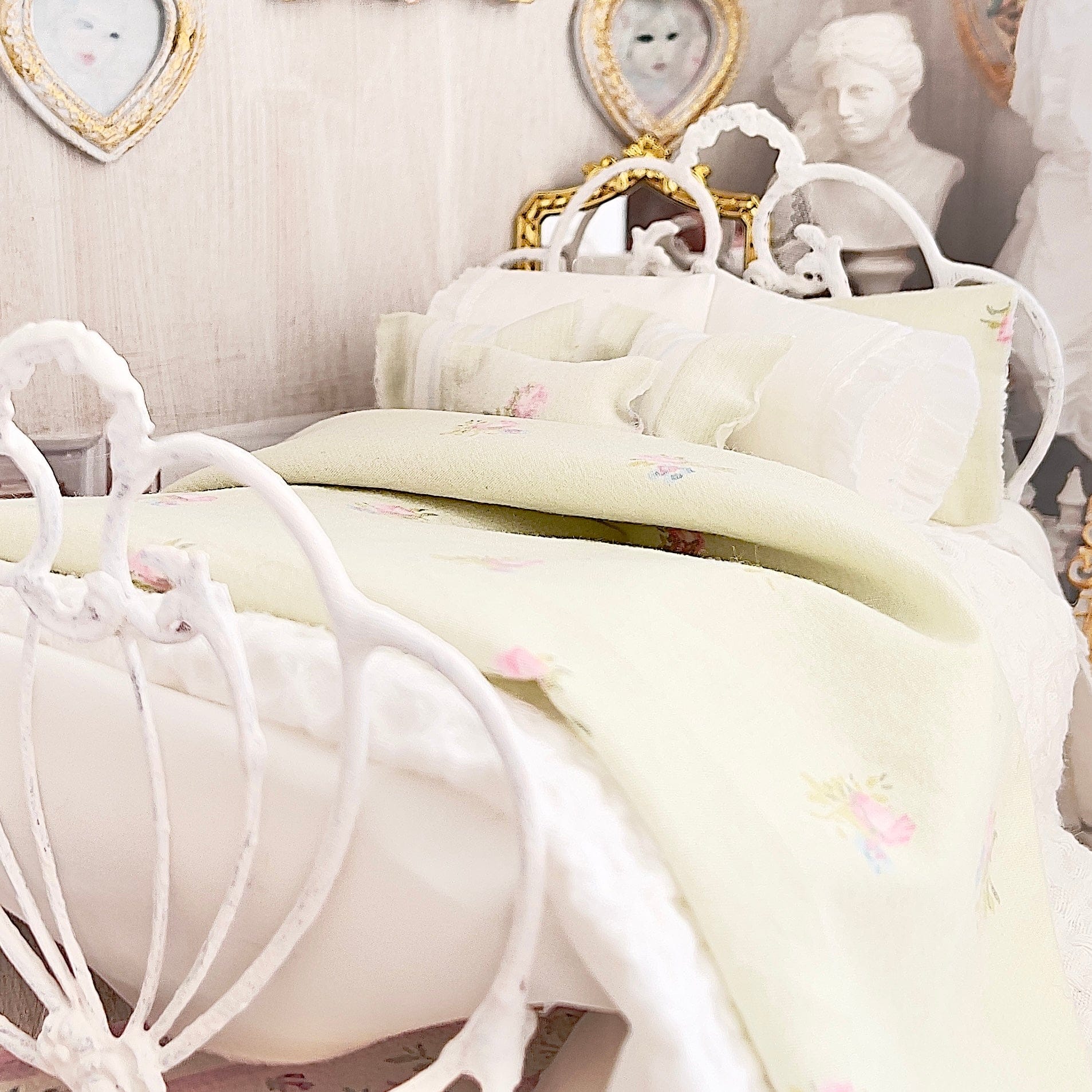 Chantallena Forever in bloom bedding sets 1:12 Scale Dollhouse Bedding Set- Hope Forever in Bloom Shabby Green and Pink Roses | Chantallena