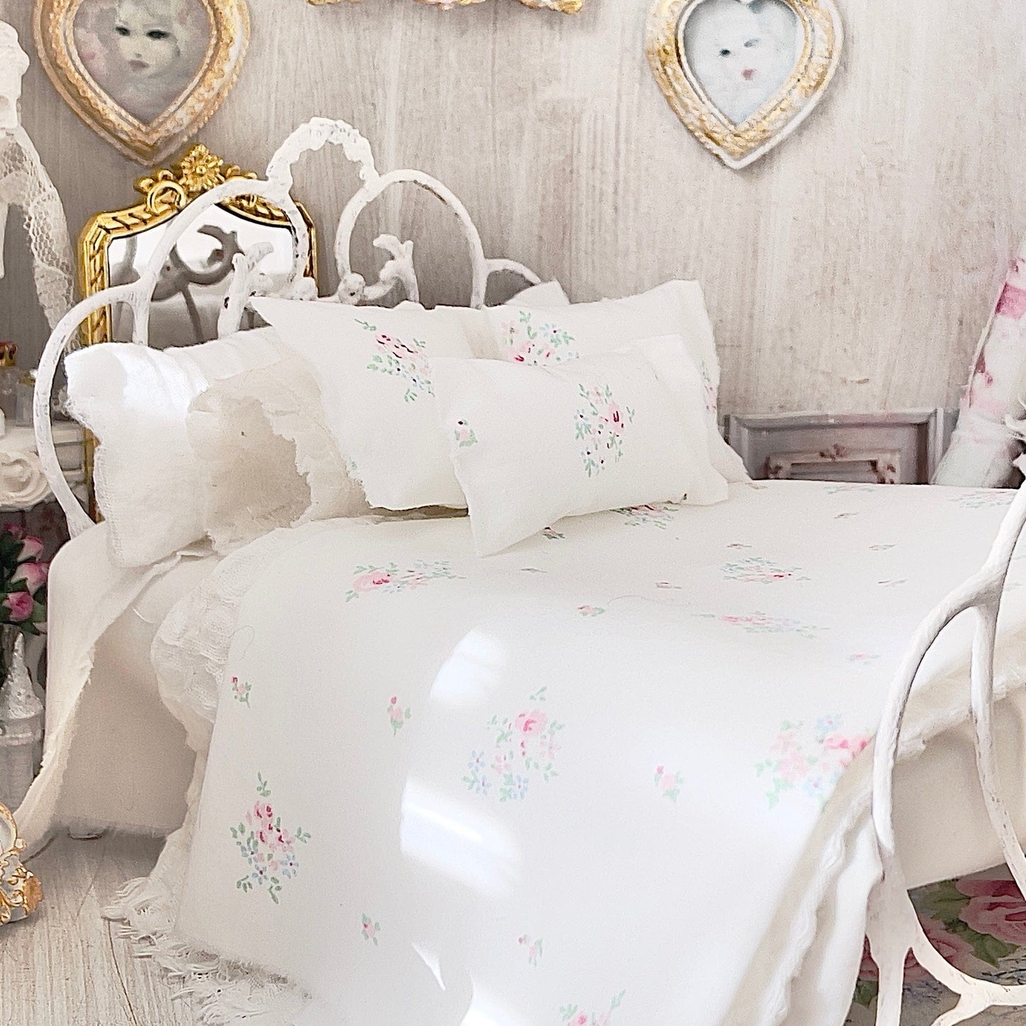 Chantallena Forever in bloom bedding sets 1:12 Scale Dollhouse Bedding Set- Pearl Forever in Bloom Pink, Blue and Mint Rose Clusters| Chantallena