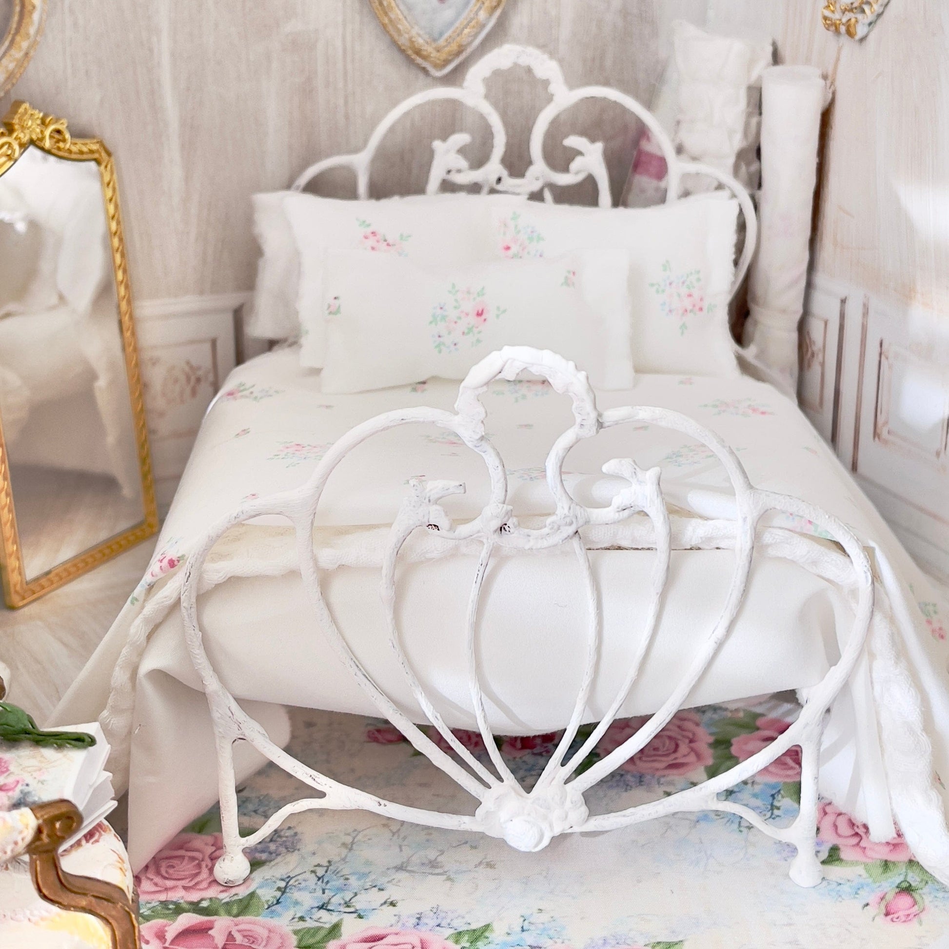 Chantallena Forever in bloom bedding sets 1:12 Scale Dollhouse Bedding Set- Pearl Forever in Bloom Pink, Blue and Mint Rose Clusters| Chantallena