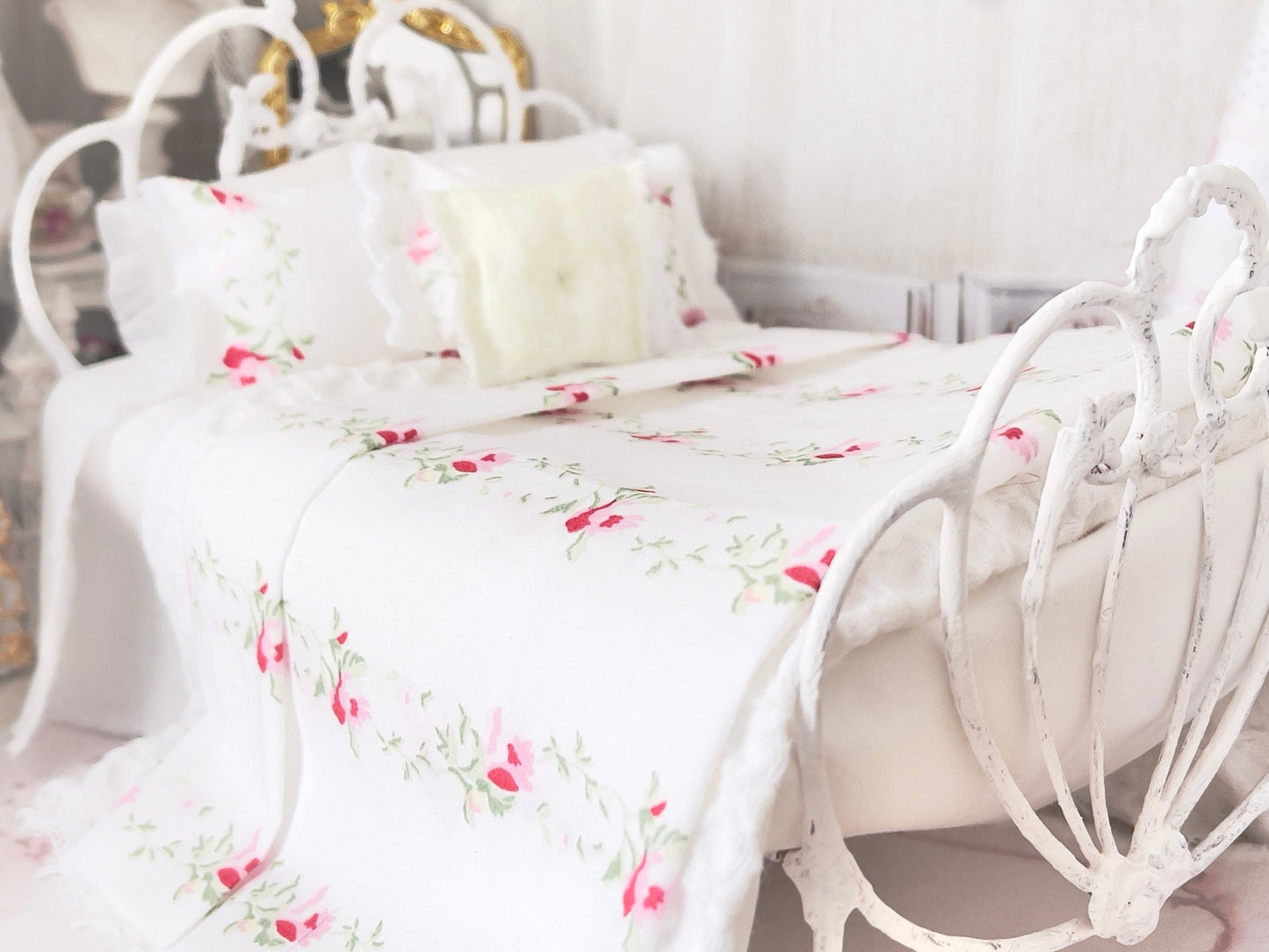 Chantallena Forever in bloom bedding sets Double (9 inch by 9 inch) 1:12 Scale Dollhouse Bedding Set- Tilly Forever in Bloom Shabby Rose Trellis | Chantallena