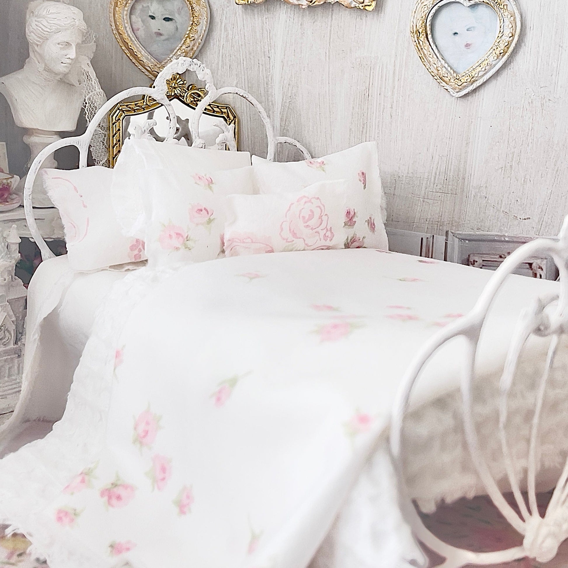 Chantallena Forever in bloom bedding sets Single/Twin (8 in by 8 in) 1:12 Scale Dollhouse Bedding Set- Chia Forever in Bloom Pink Sprinkled Roses| Chantallena